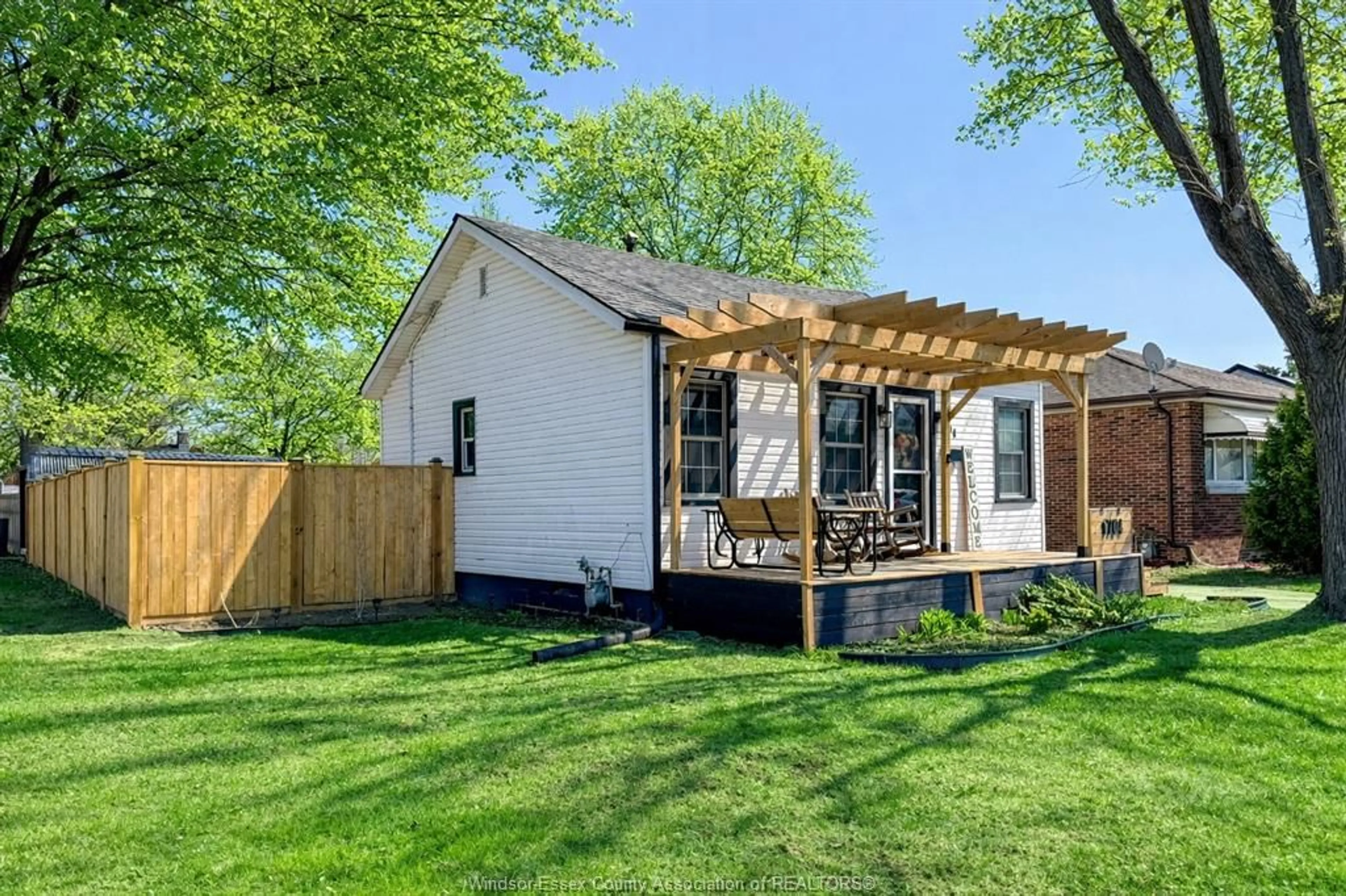 Unknown for 1704 CENTRAL, Windsor Ontario N8Y 3W2