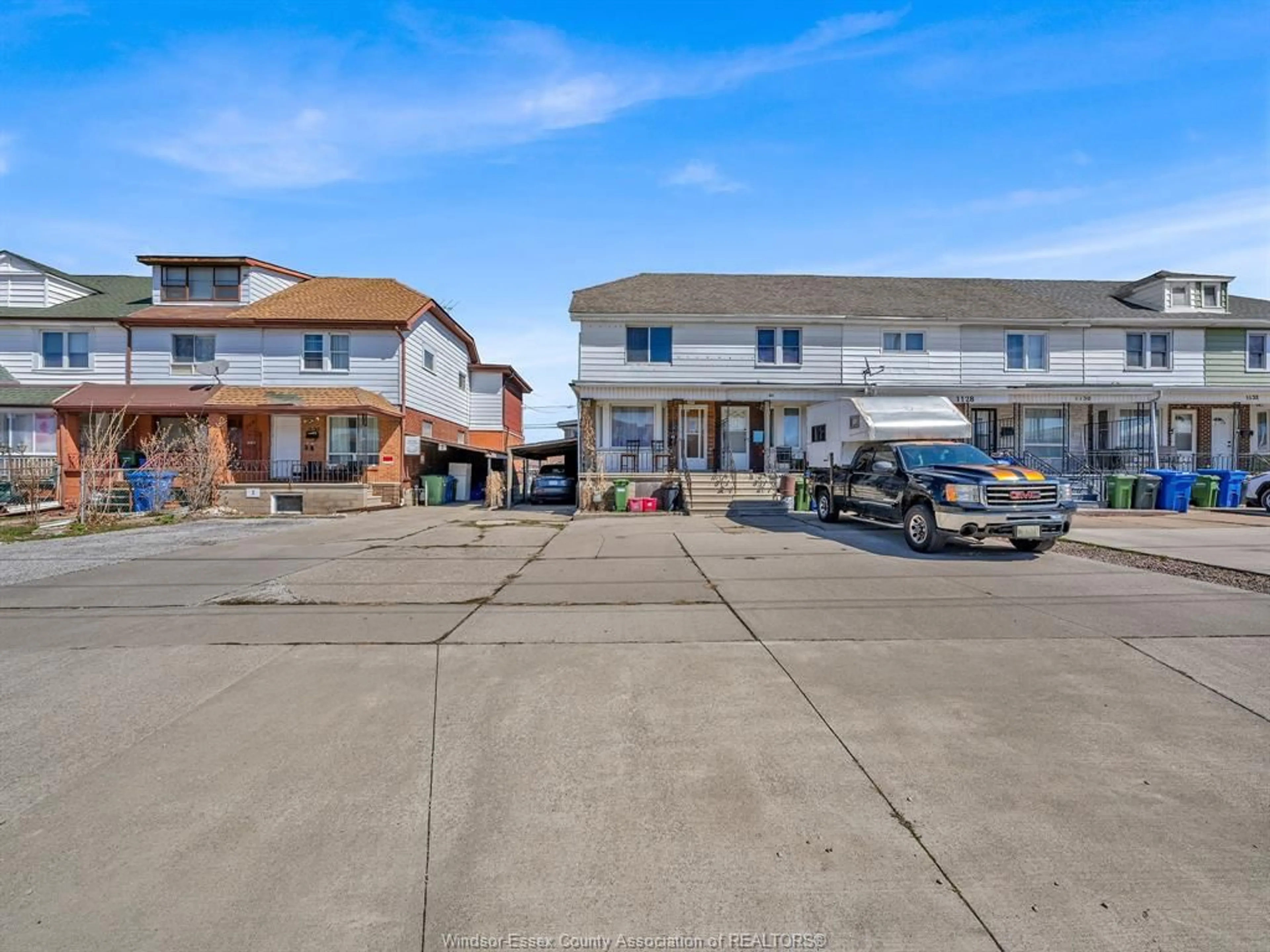 A pic from outside/outdoor area/front of a property/back of a property/a pic from drone, street for 1124 MERCER St, Windsor Ontario N9A 1N9