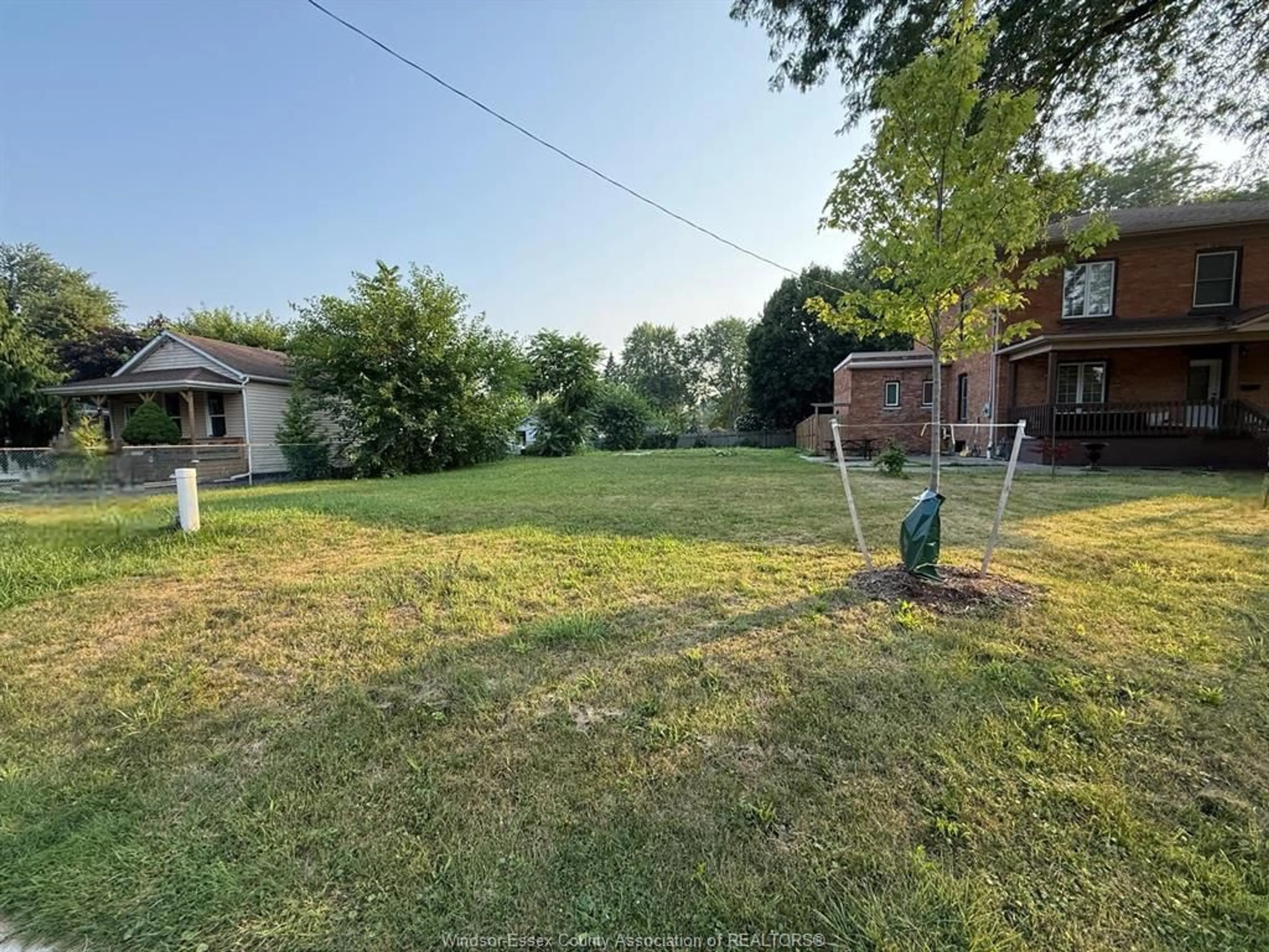 A pic from outside/outdoor area/front of a property/back of a property/a pic from drone, water/lake/river/ocean view for 138 PARK Lane, Chatham Ontario N7M 4Y3