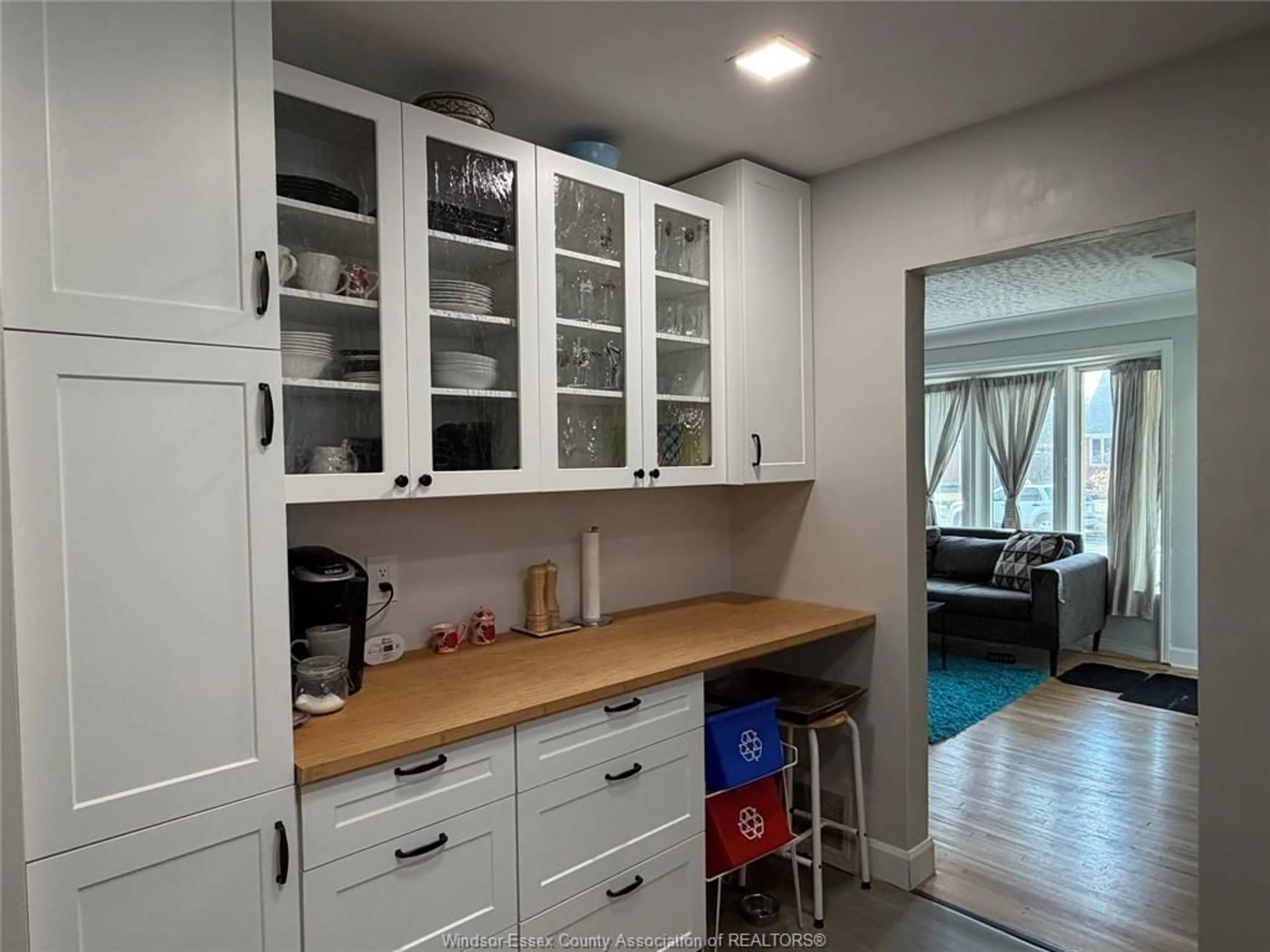 Standard kitchen, unknown for 858 LAPORTE, Windsor Ontario N8S 3R4