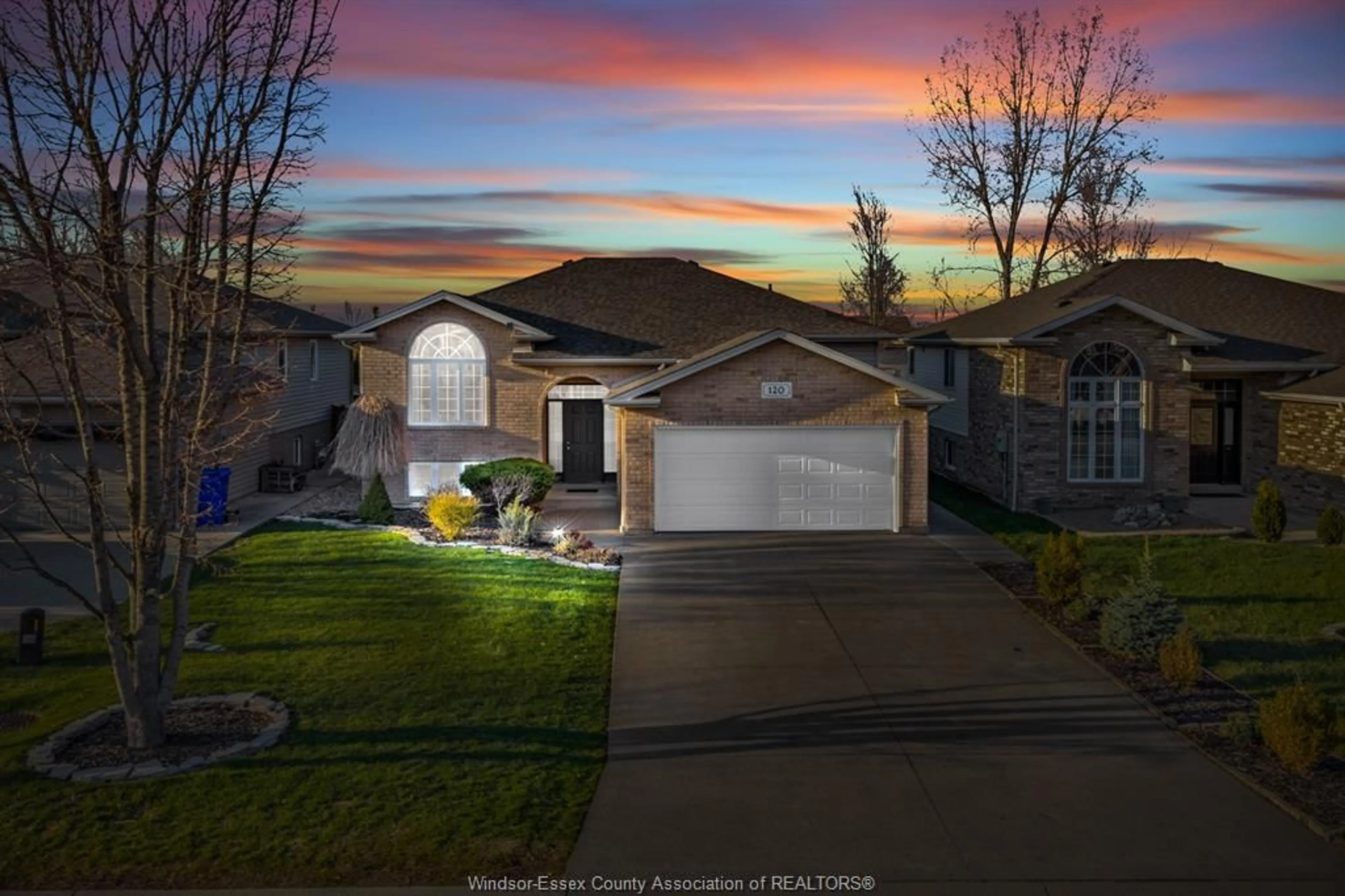 A pic from outside/outdoor area/front of a property/back of a property/a pic from drone, street for 120 HIGGINS, Amherstburg Ontario N9V 4C6