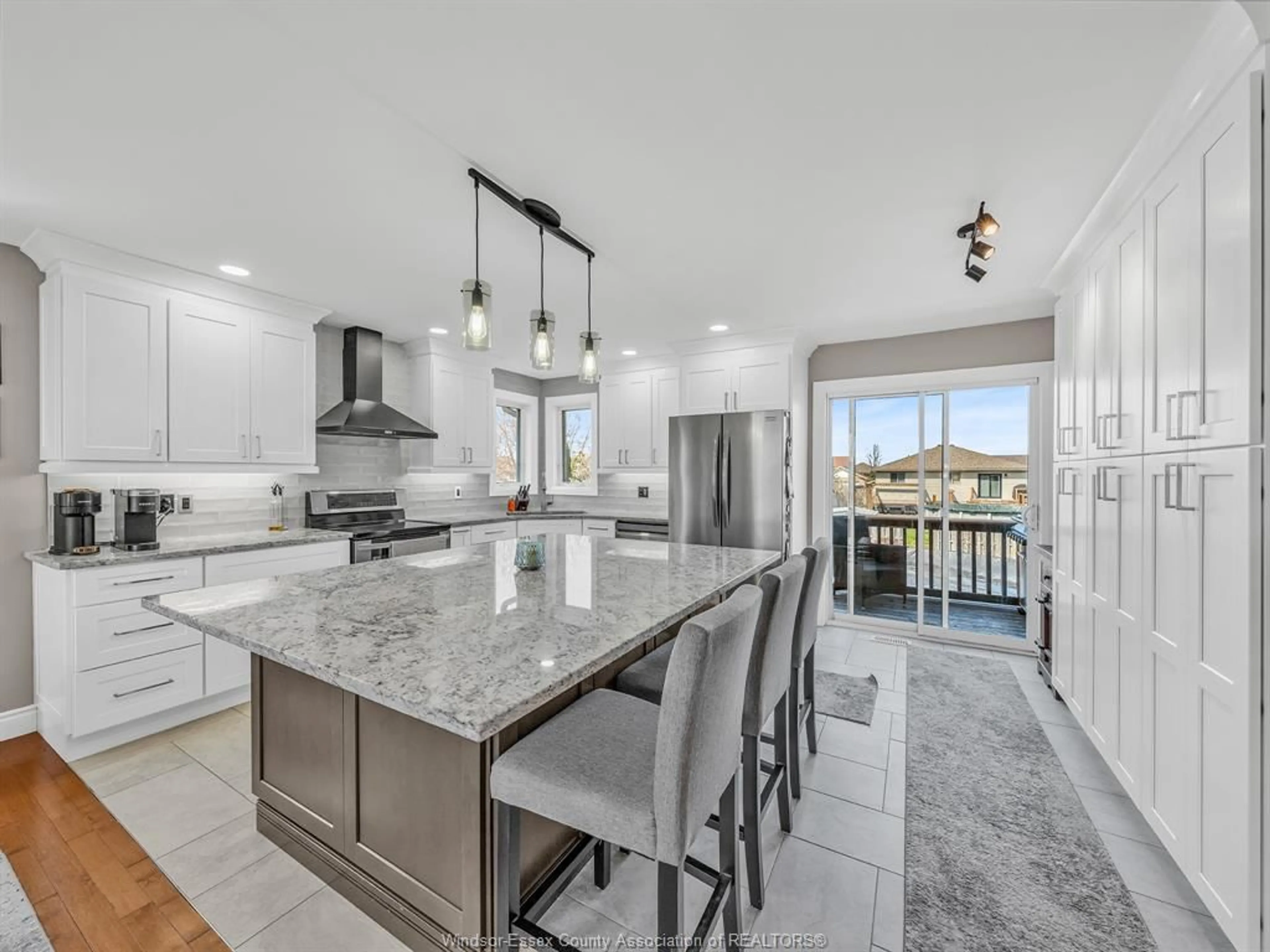 Open concept kitchen, ceramic/tile floor for 120 HIGGINS, Amherstburg Ontario N9V 4C6