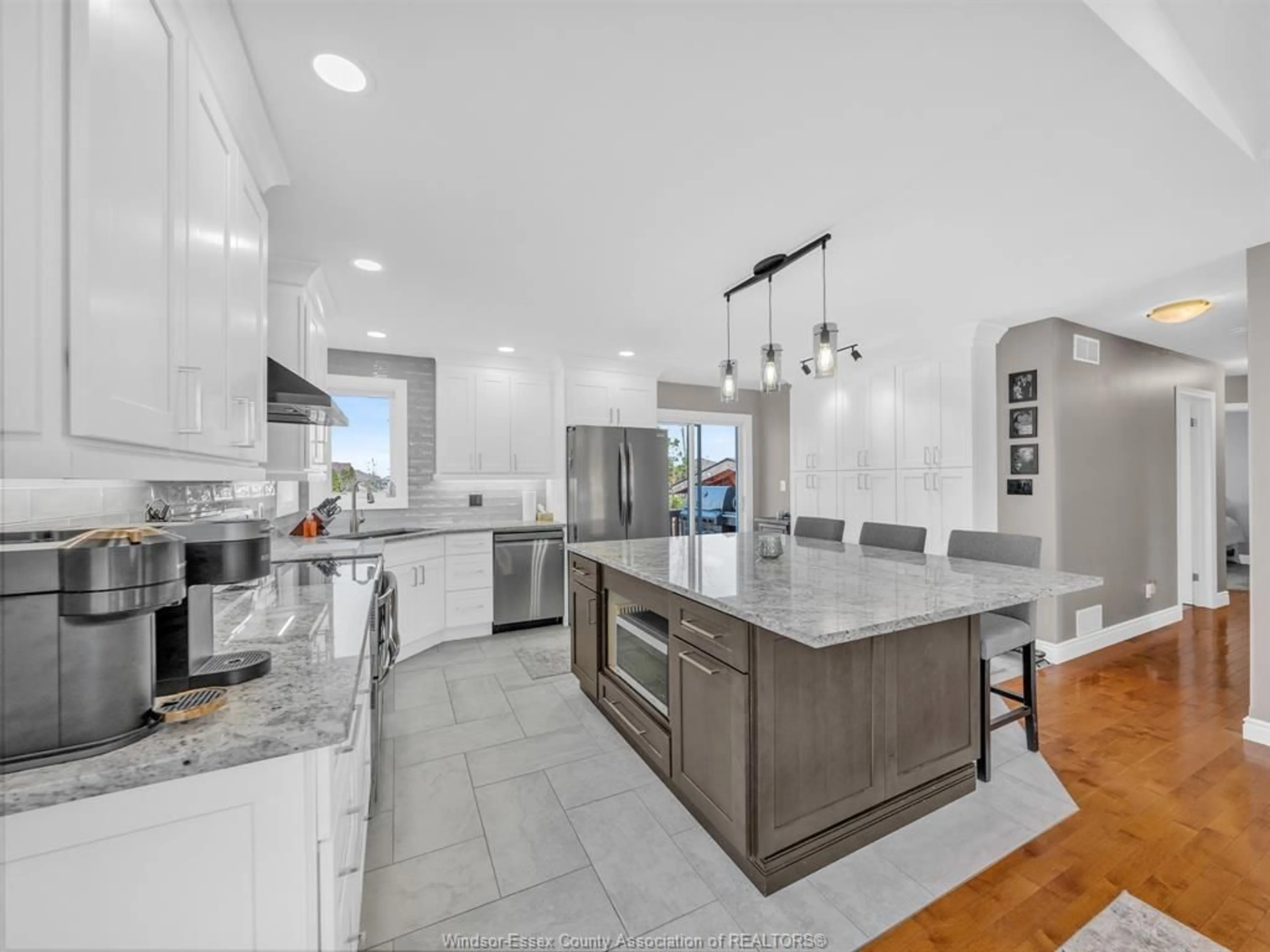 Open concept kitchen, ceramic/tile floor for 120 HIGGINS, Amherstburg Ontario N9V 4C6