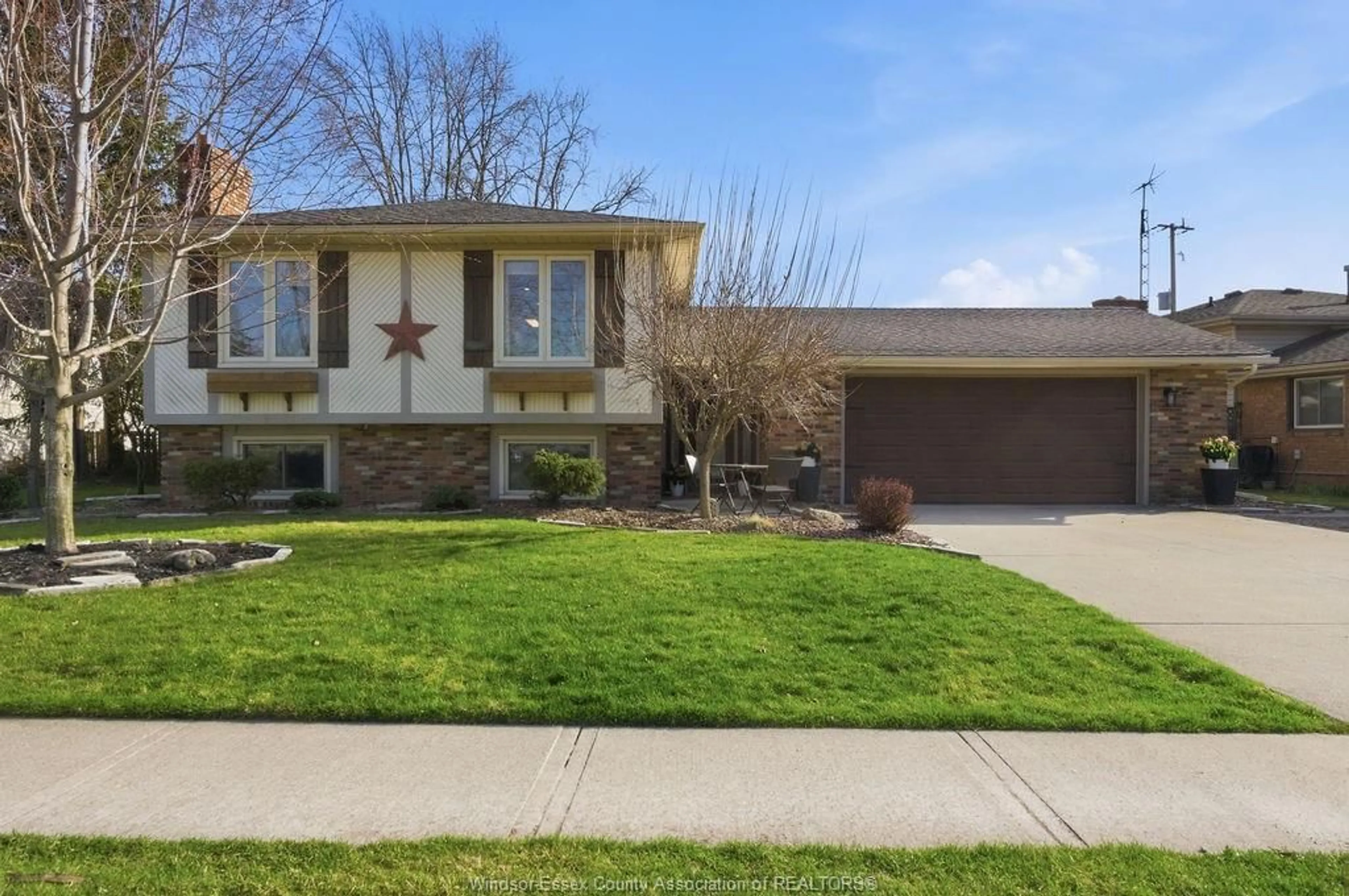 Home with brick exterior material, street for 310 MAPLE Ave, LaSalle Ontario N9J 1P2