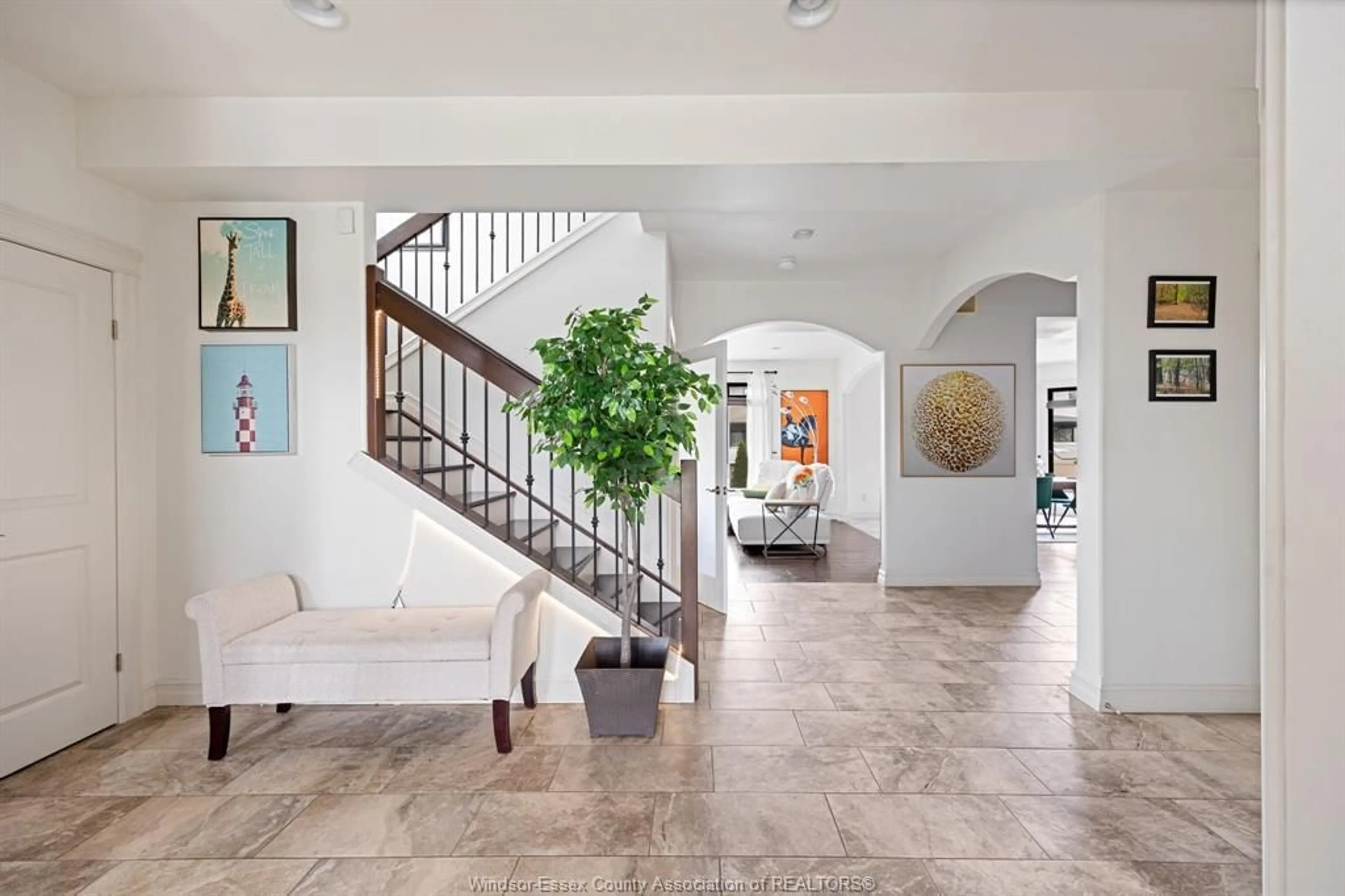 Indoor entryway for 545 HERDMAN, LaSalle Ontario N9J 3Y3