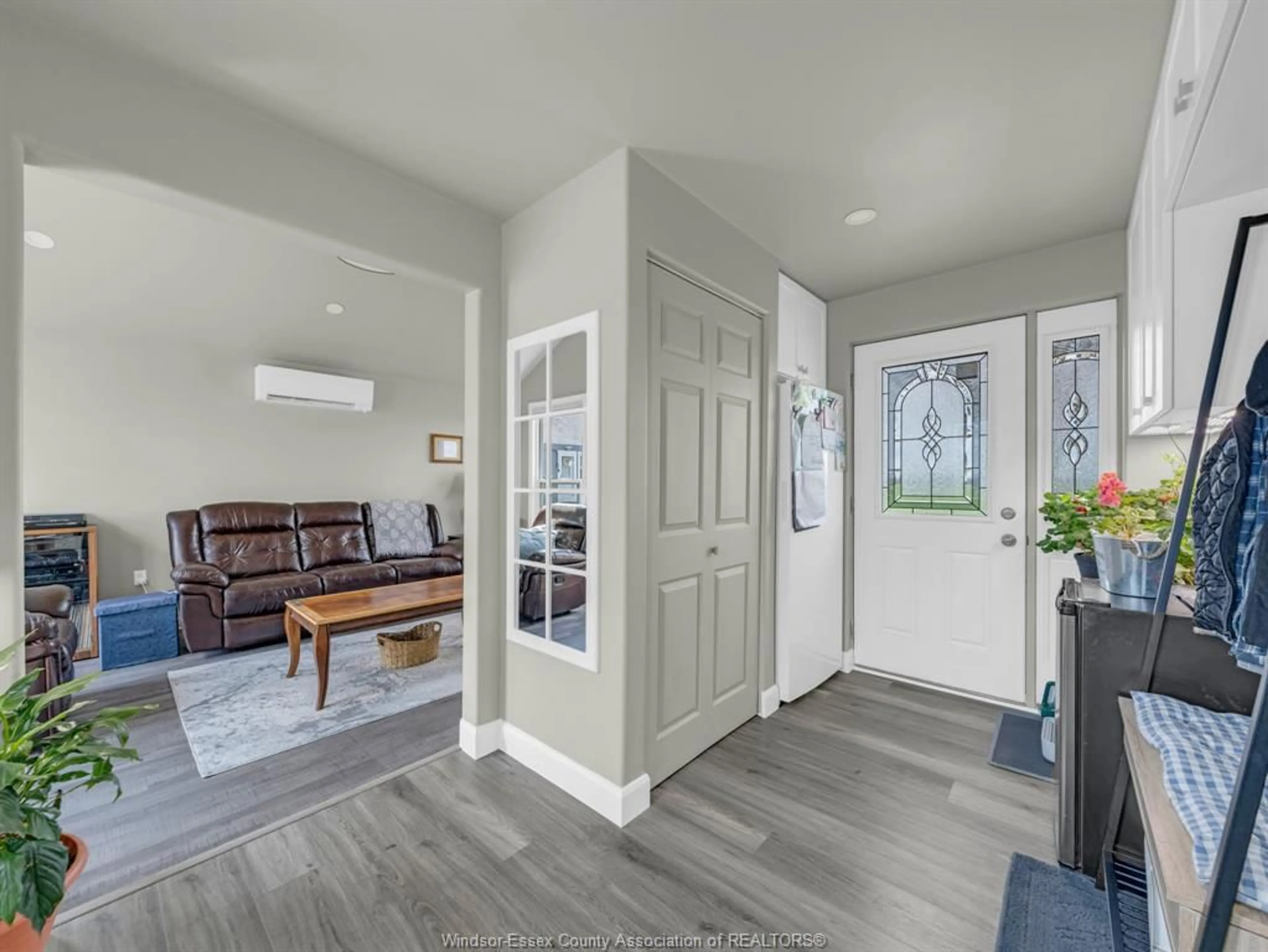 Indoor entryway for 35 Pulley Rd, Leamington Ontario N0P 2P0