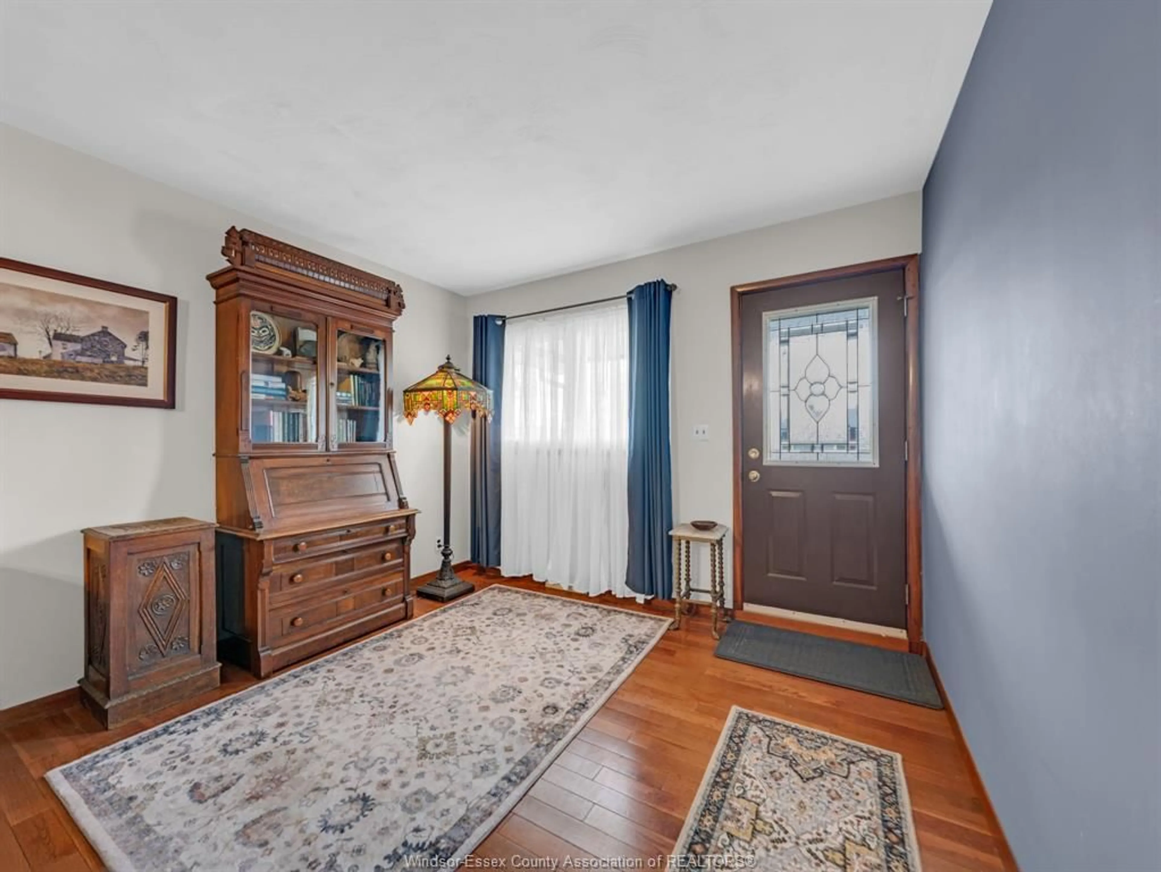 Indoor entryway for 24 Melrose Ave, Leamington Ontario N8H 2H8