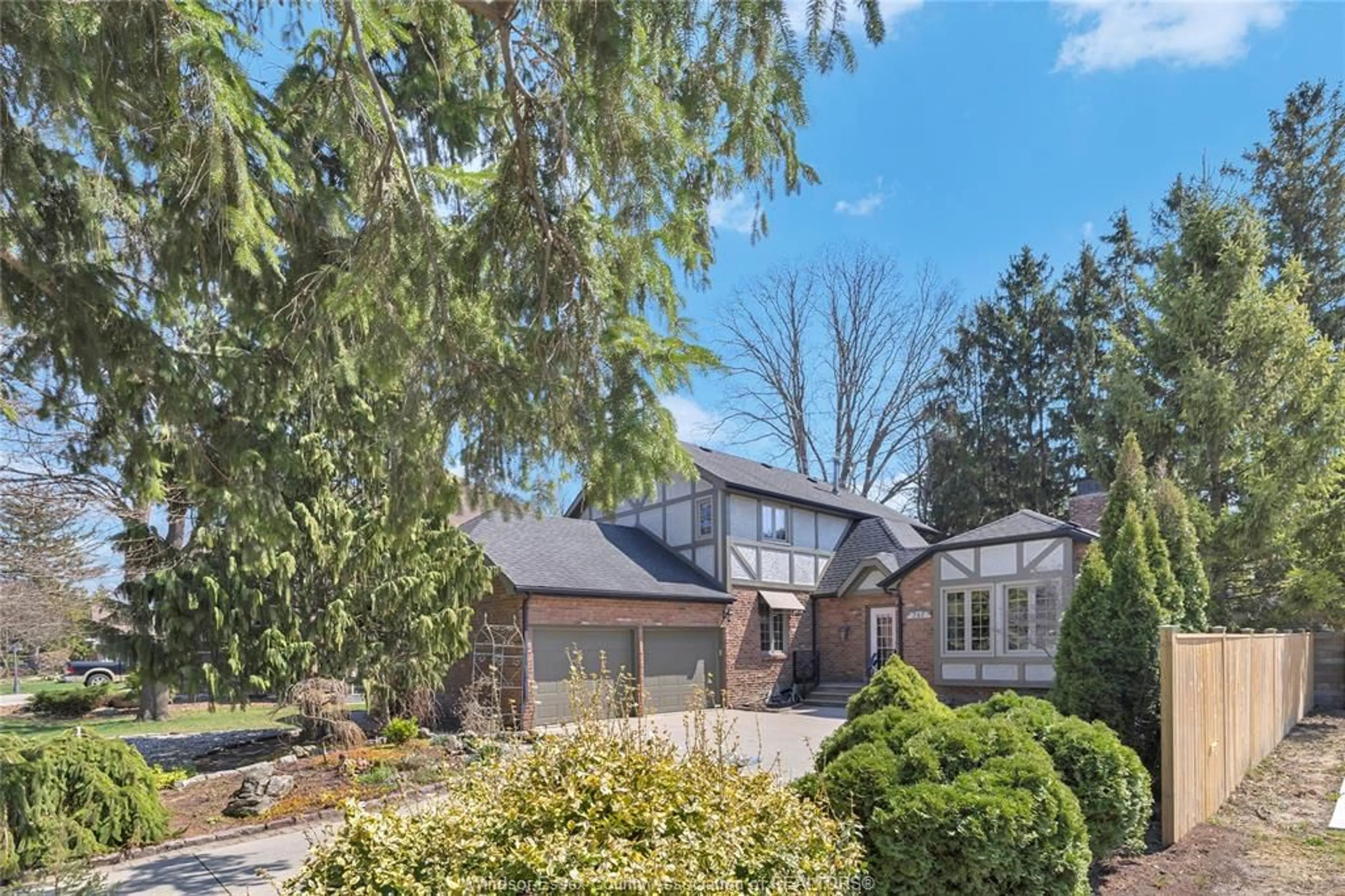 Home with brick exterior material, unknown for 767 ROSELAND Dr, Windsor Ontario N9G 1T7