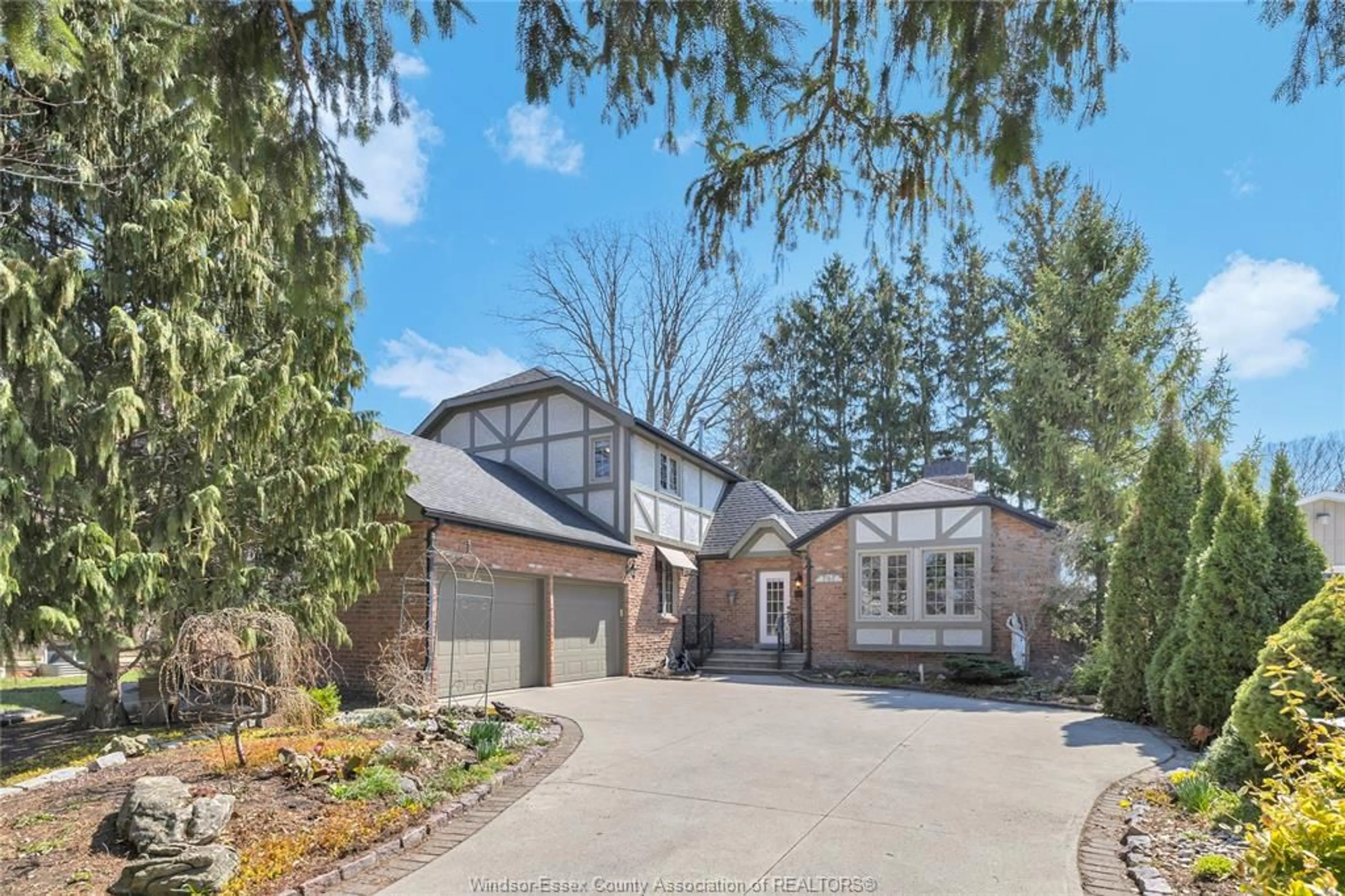 Home with brick exterior material, street for 767 ROSELAND Dr, Windsor Ontario N9G 1T7