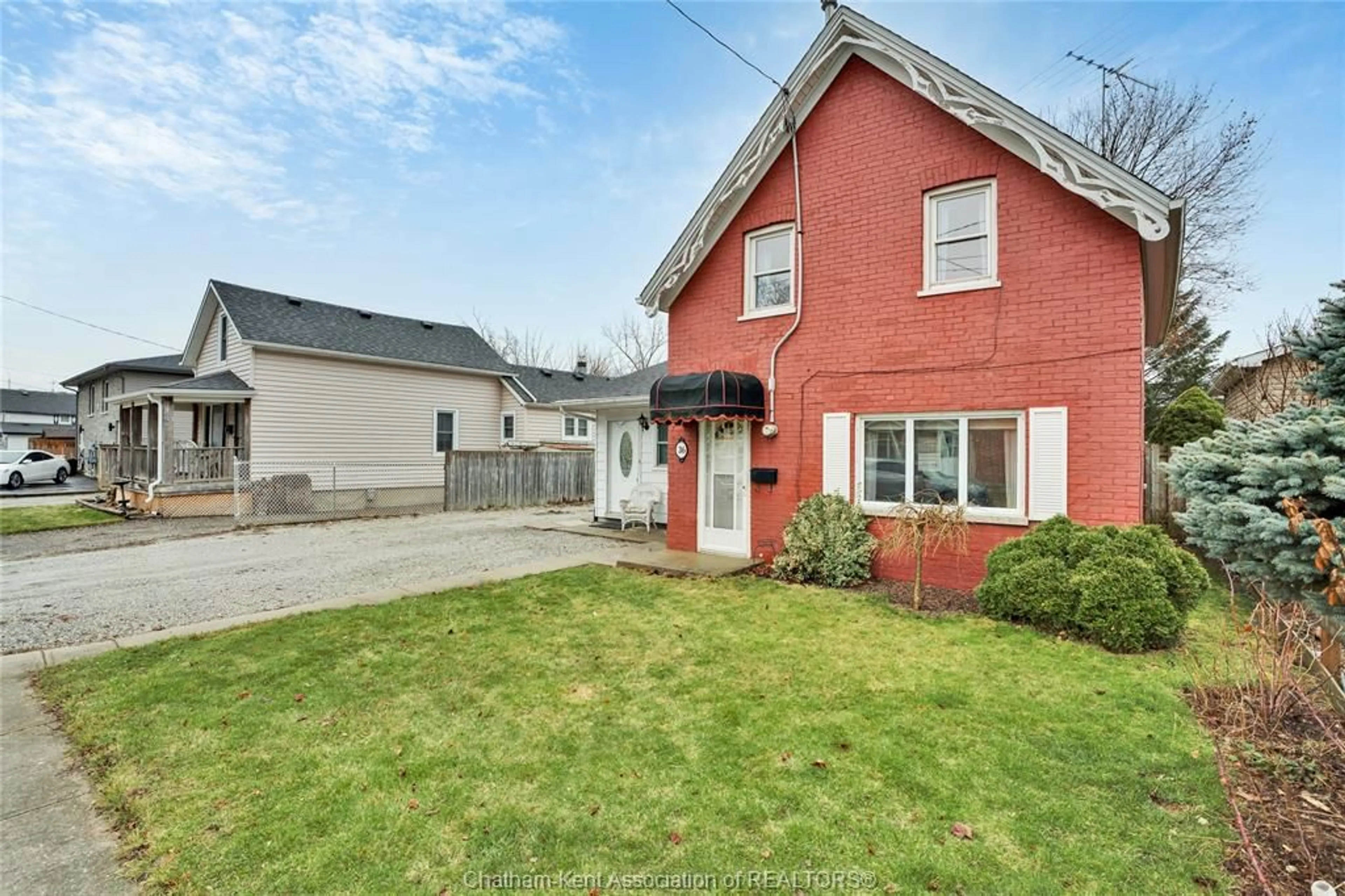 A pic from outside/outdoor area/front of a property/back of a property/a pic from drone, street for 36 Ingram St, Chatham Ontario N7L 3N5