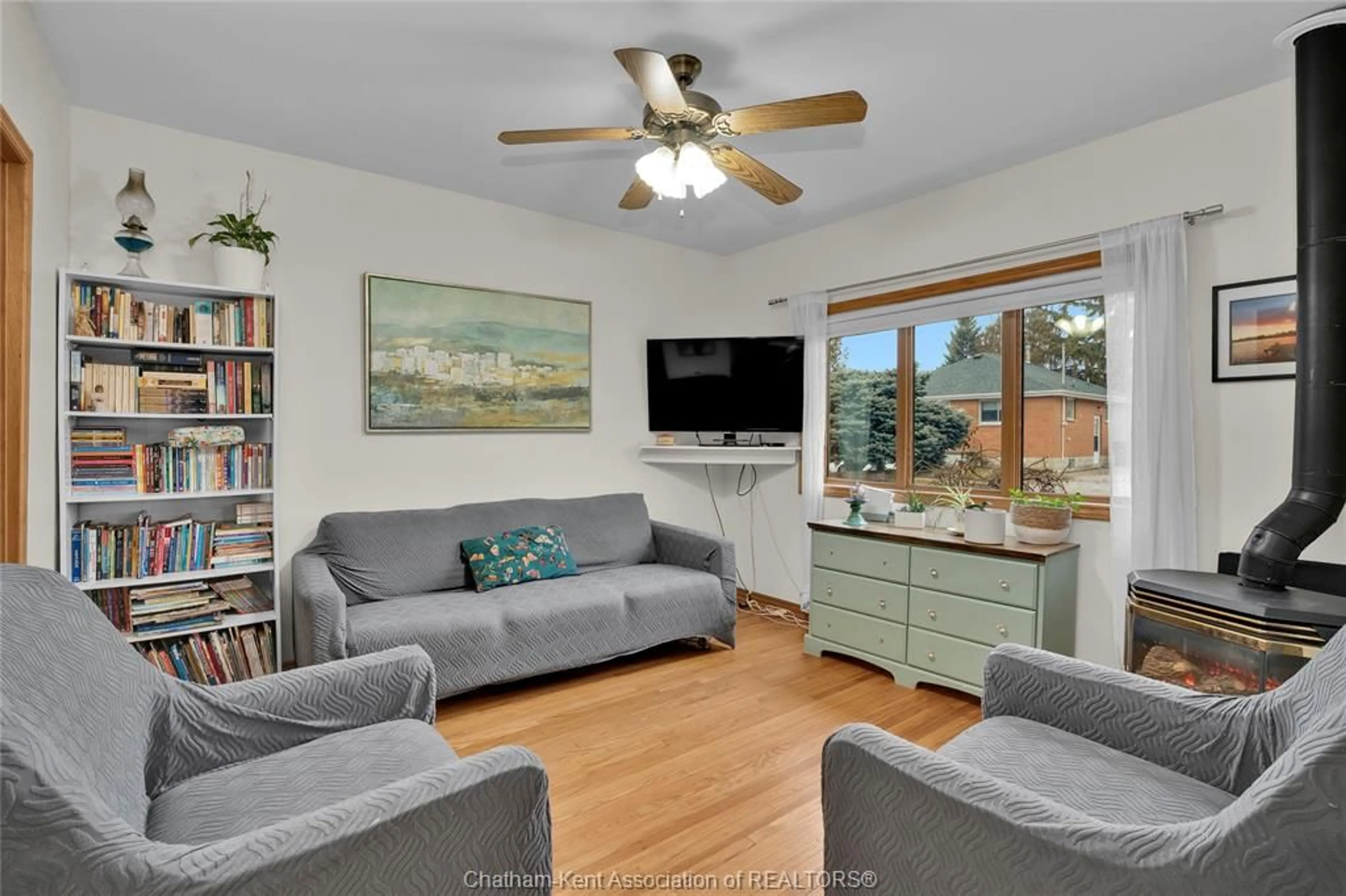 Living room with furniture, wood/laminate floor for 36 Ingram St, Chatham Ontario N7L 3N5