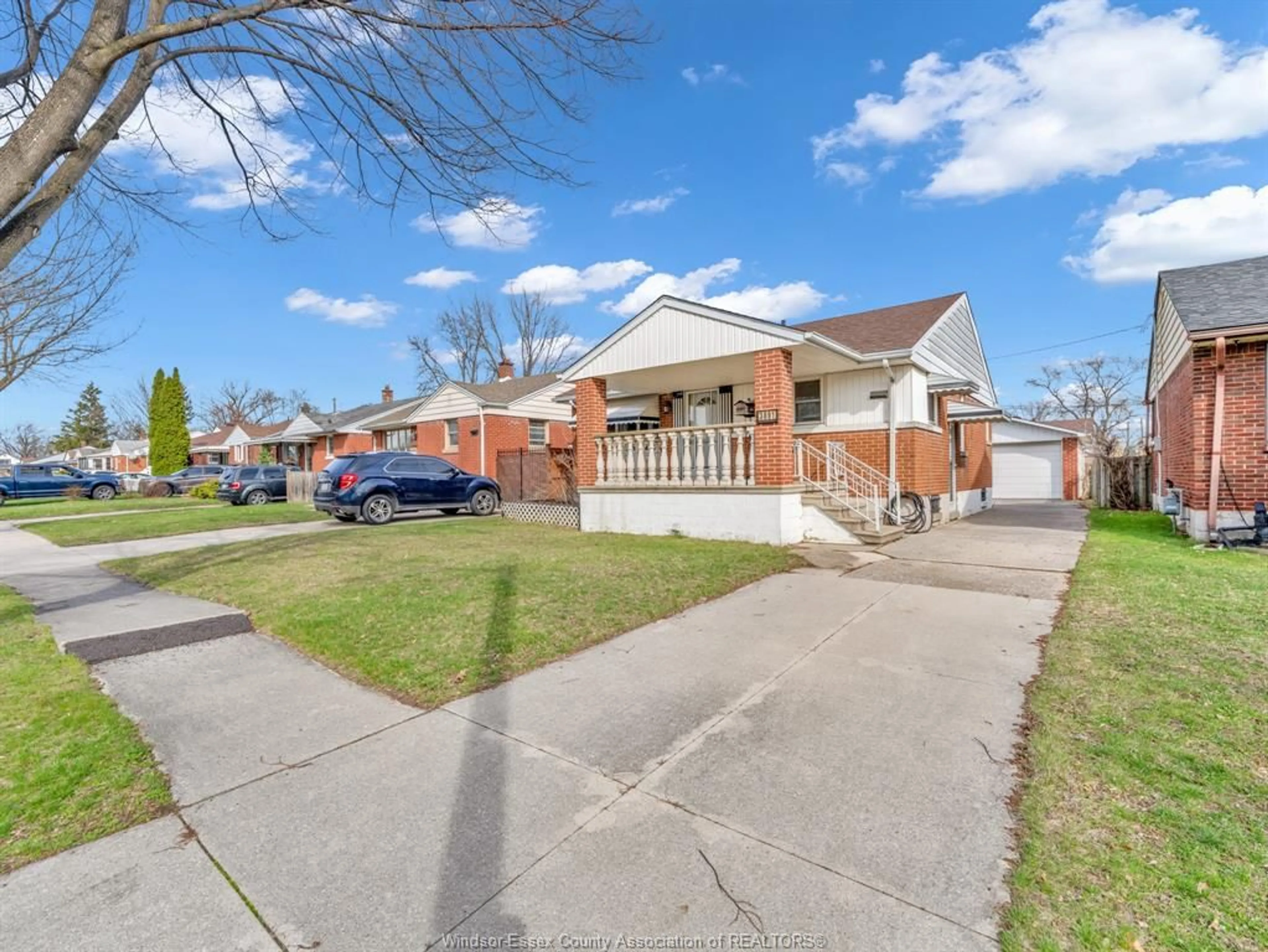 A pic from outside/outdoor area/front of a property/back of a property/a pic from drone, street for 3891 VAUGHAN St, Windsor Ontario N9C 1Z6