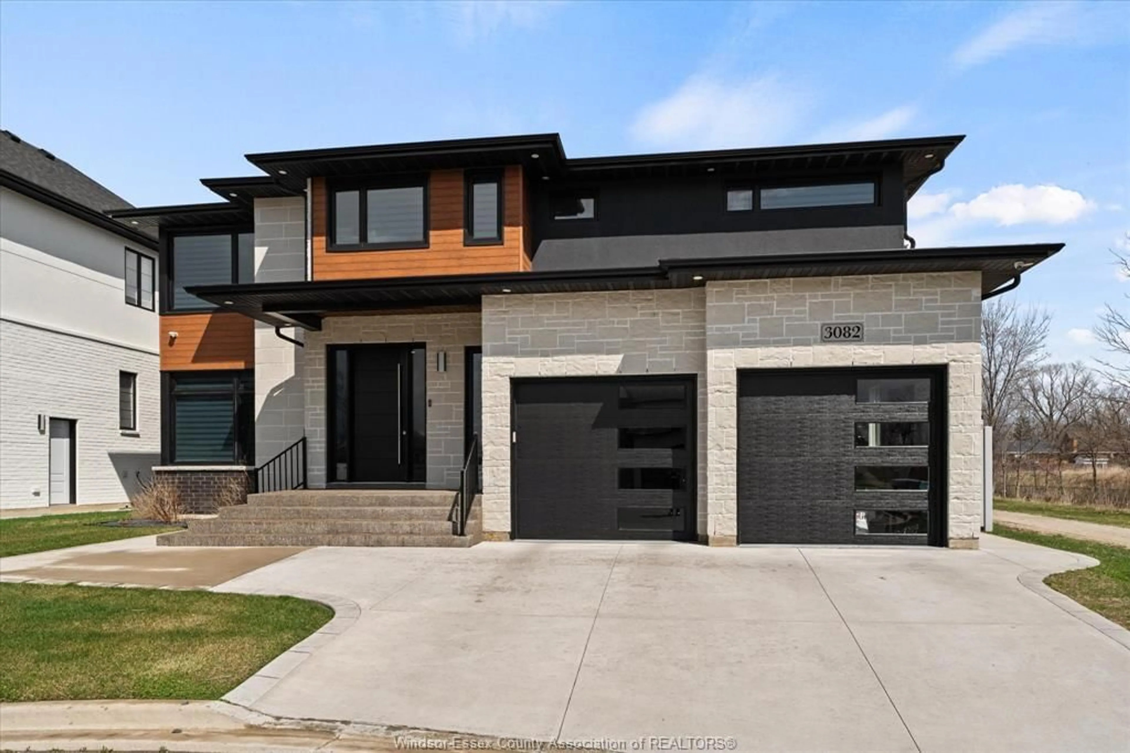 Home with brick exterior material, street for 3082 BETTS Ave, Windsor Ontario N9B 3L5