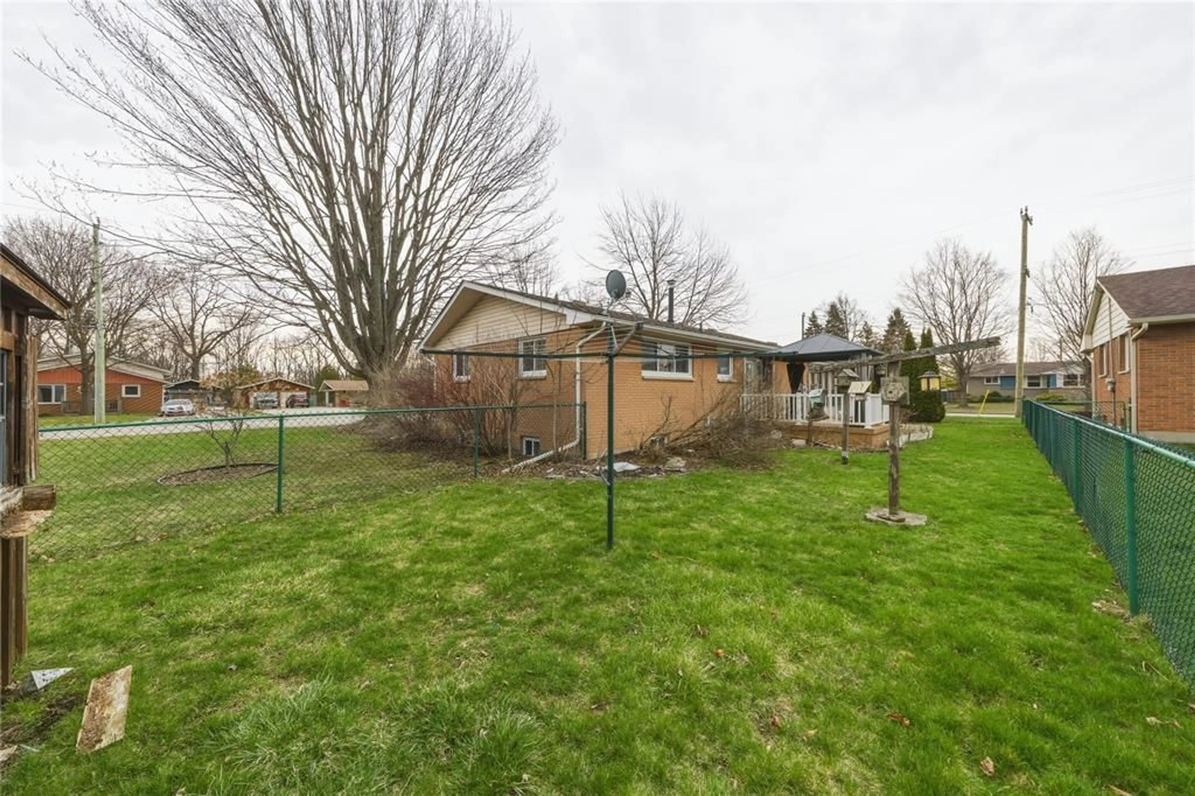 Patio, street for 4074 JOE St, Petrolia Ontario N0N 1R0