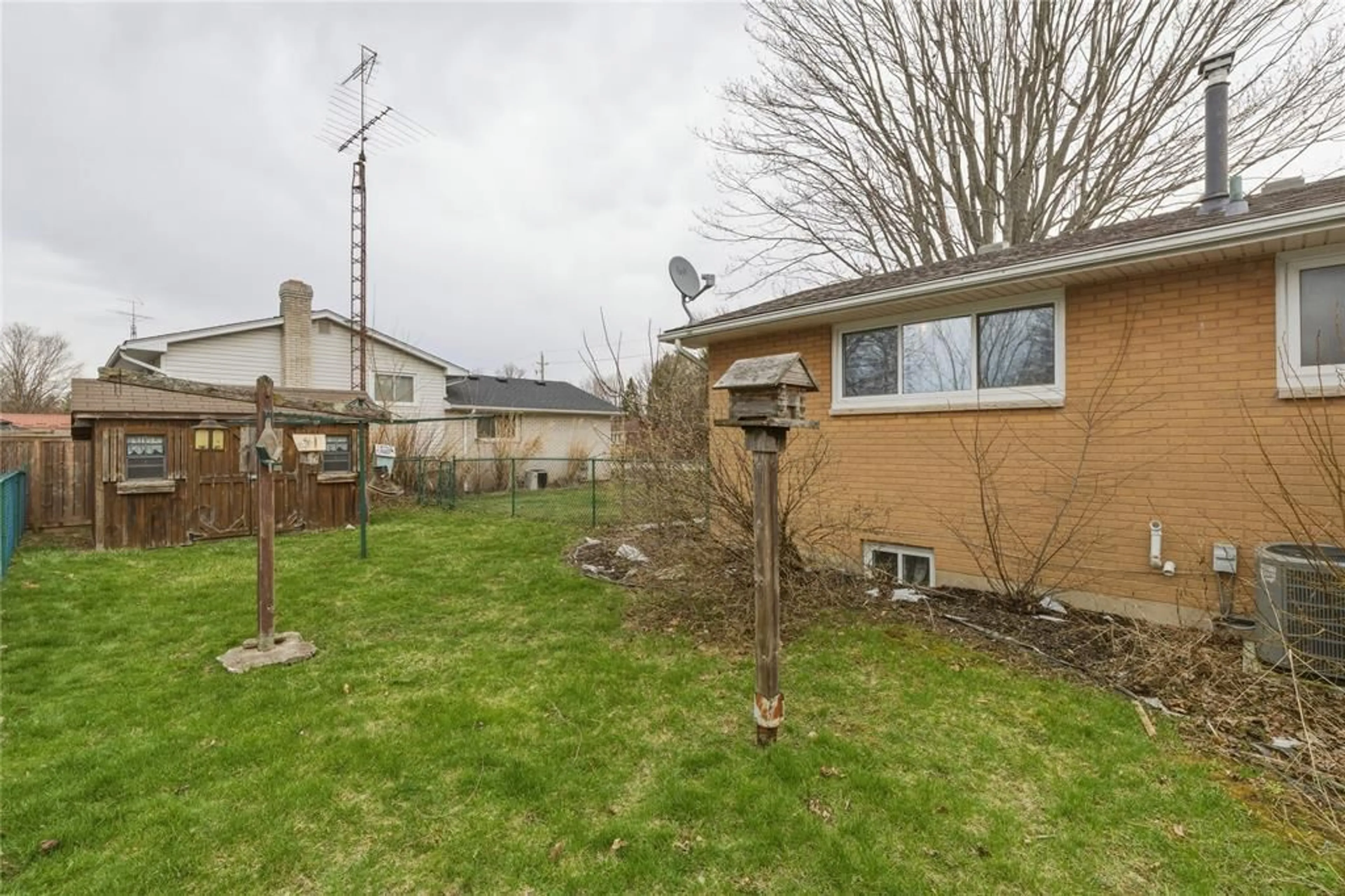 Patio, street for 4074 JOE St, Petrolia Ontario N0N 1R0