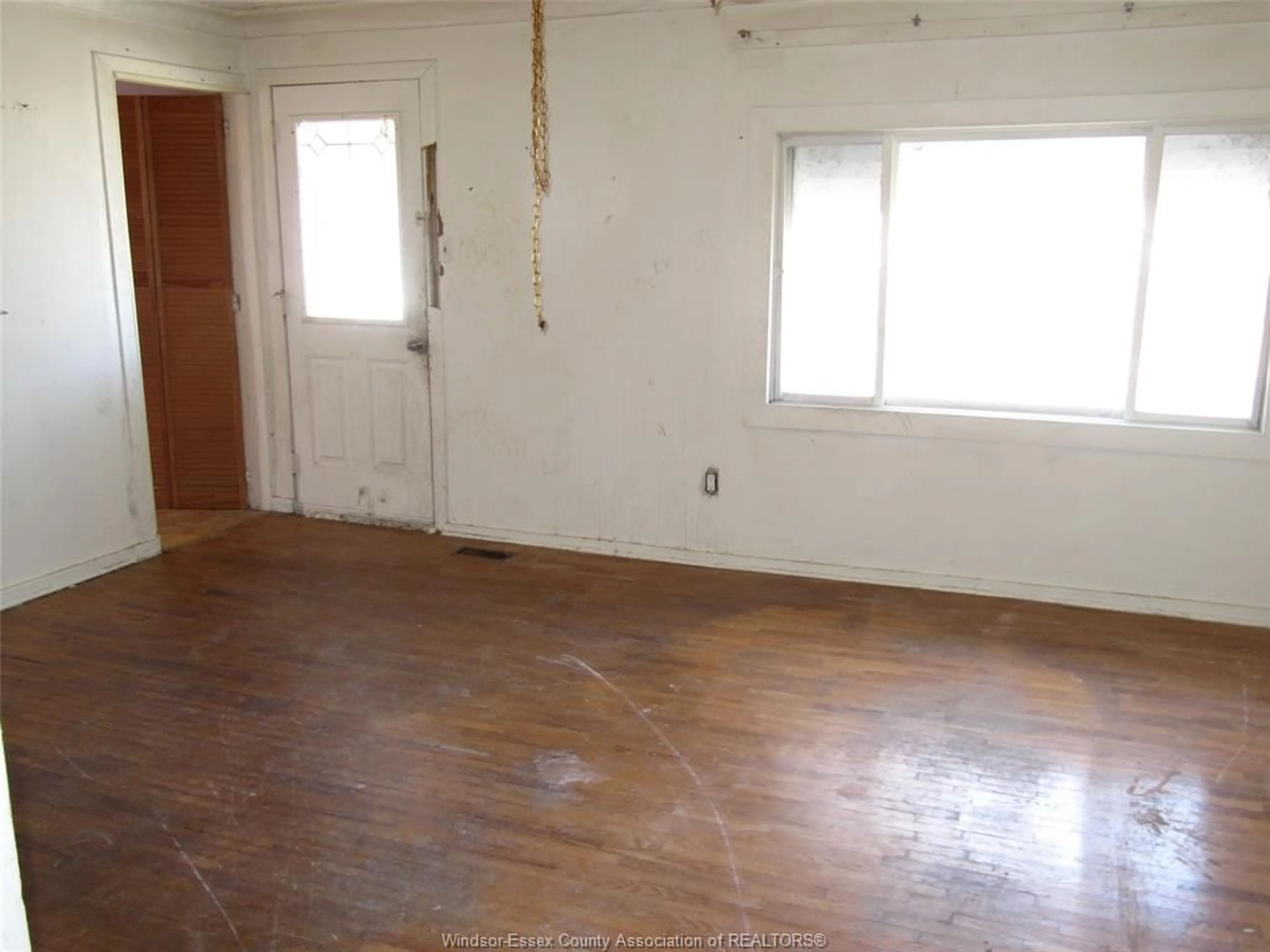 A pic of a room for 1462 Labadie, Windsor Ontario N8Y 4H1