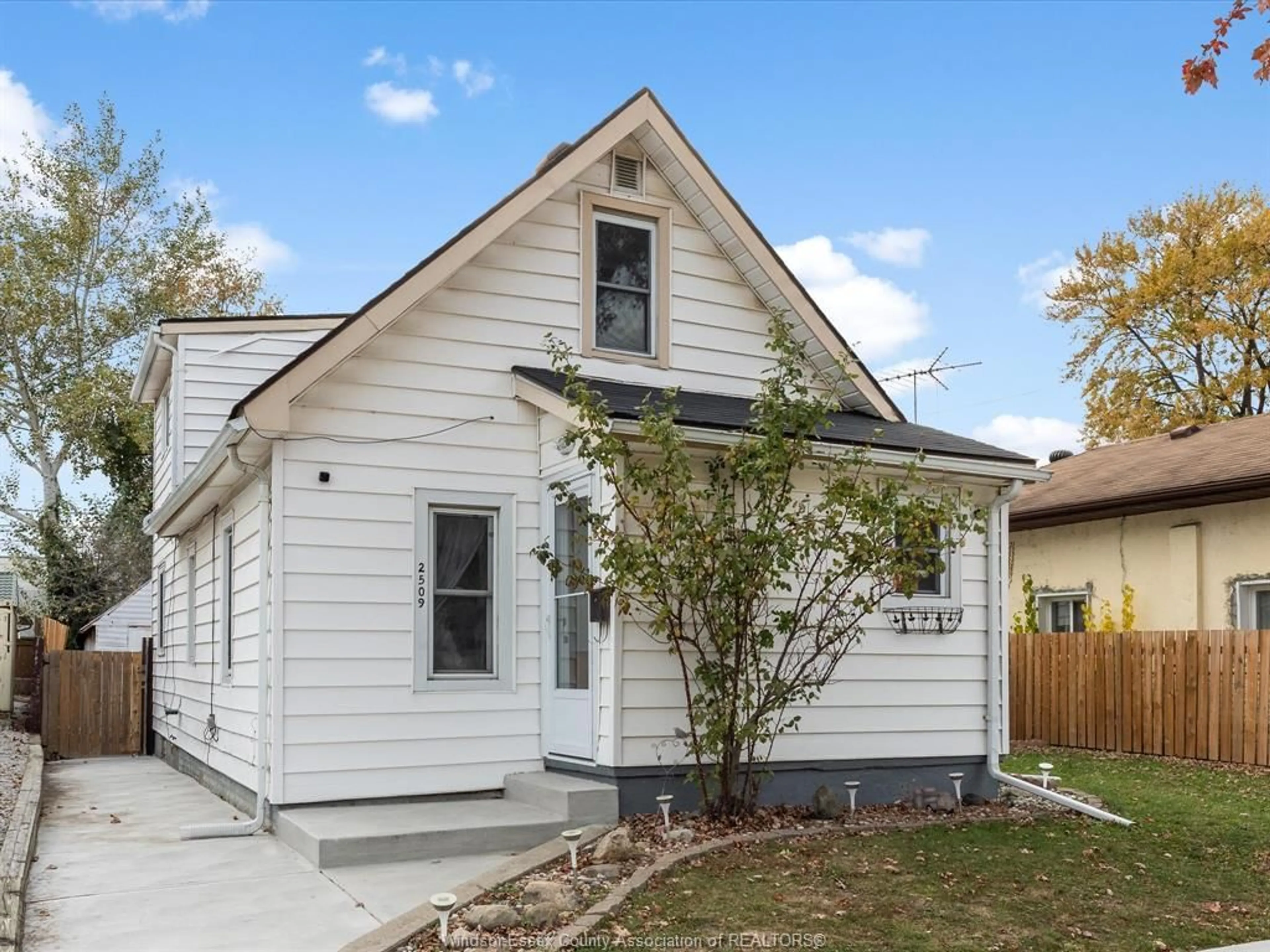 Home with vinyl exterior material, street for 2509 ALEXIS Rd, Windsor Ontario N9J 1Y3