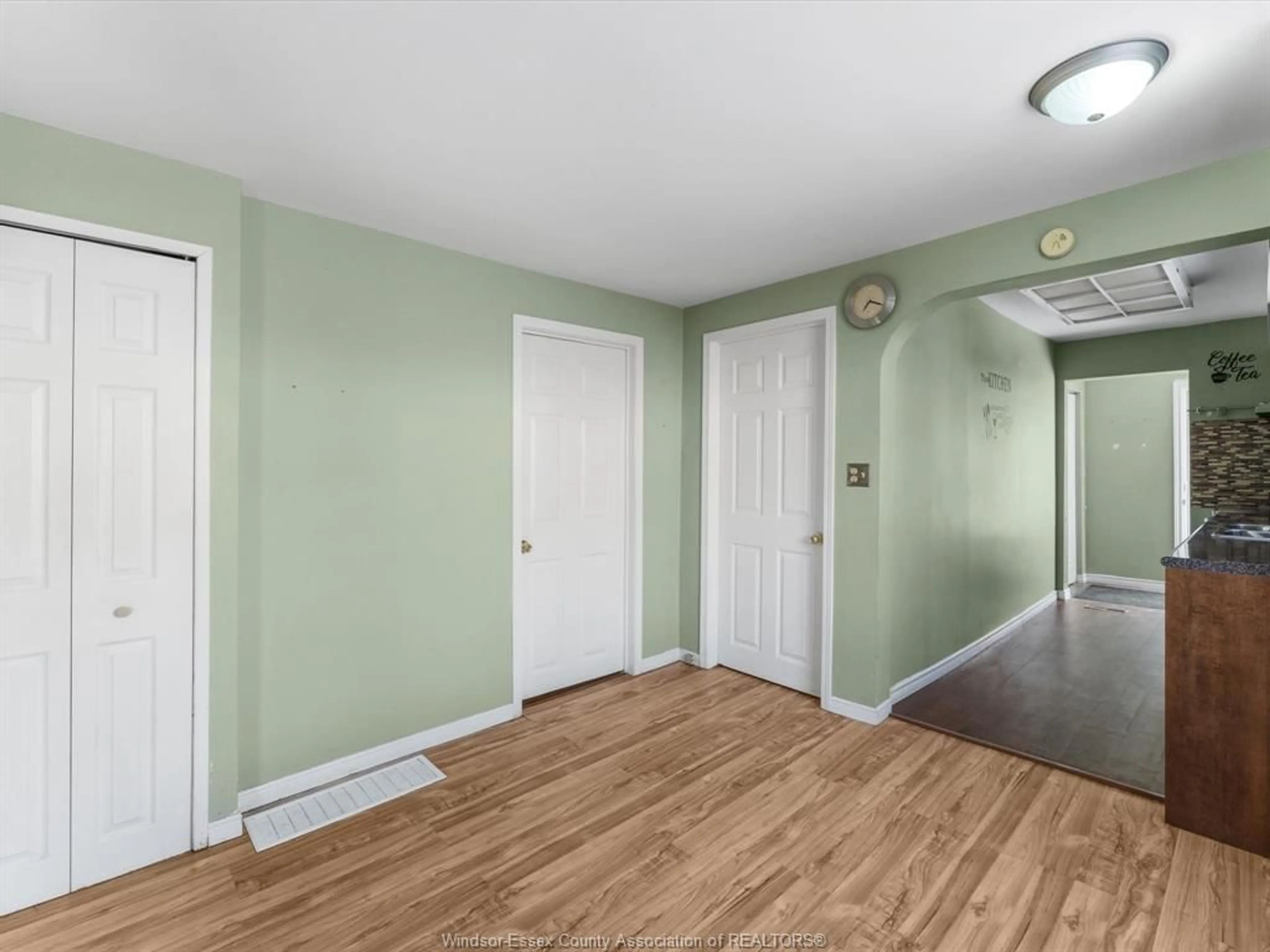 A pic of a room for 2509 ALEXIS Rd, Windsor Ontario N9J 1Y3