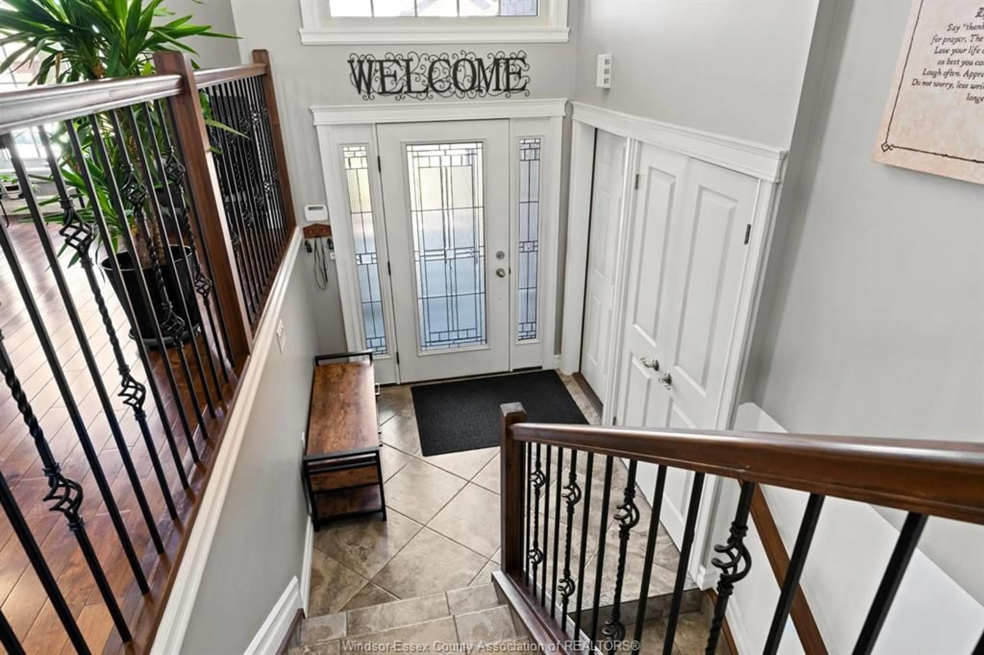 Indoor entryway for 377 PIROLI Cres, Lakeshore Ontario N0R 1A0