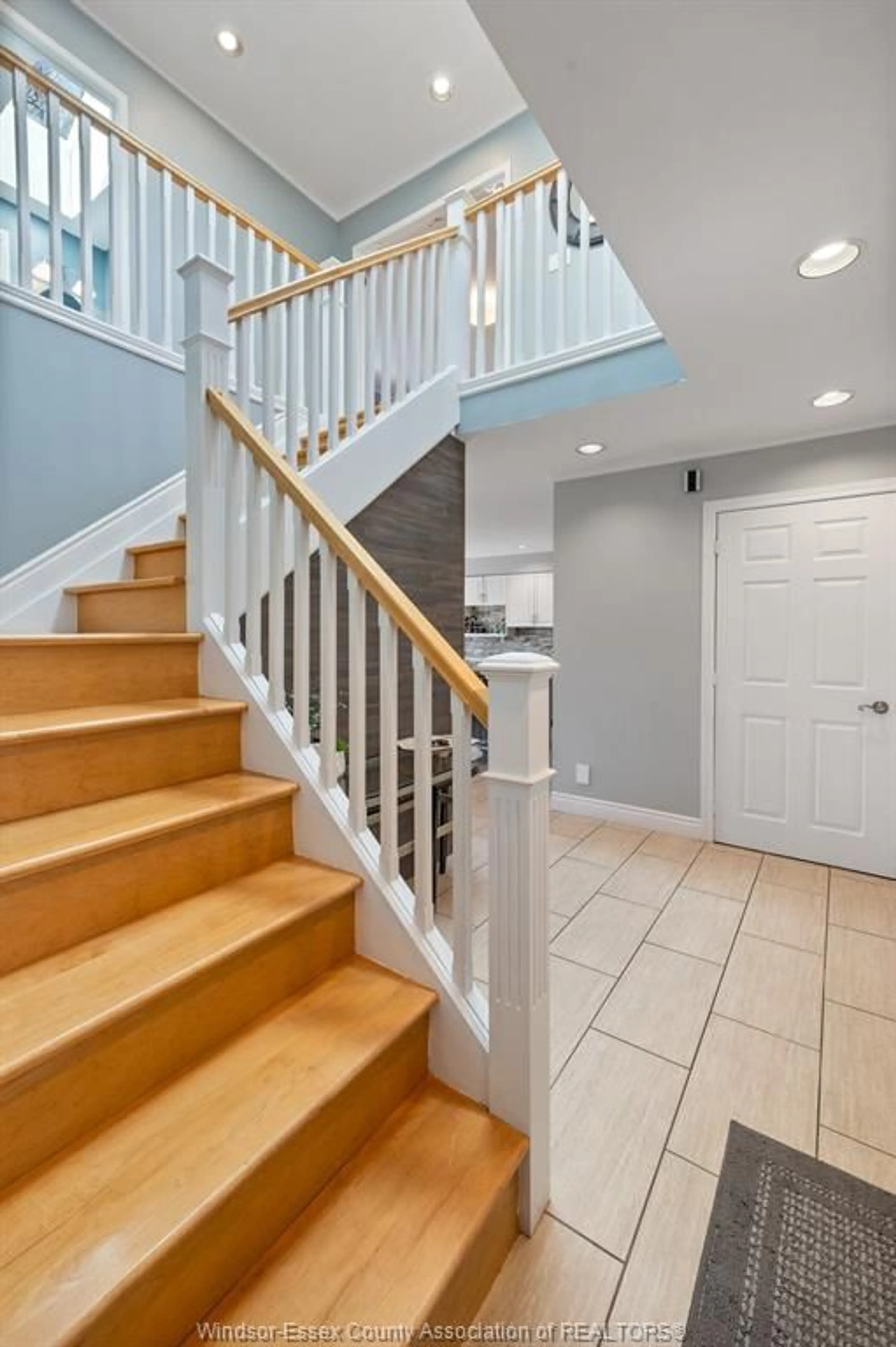 Stairs for 237 EAST PUCE RD., Lakeshore Ontario N8L 0C5