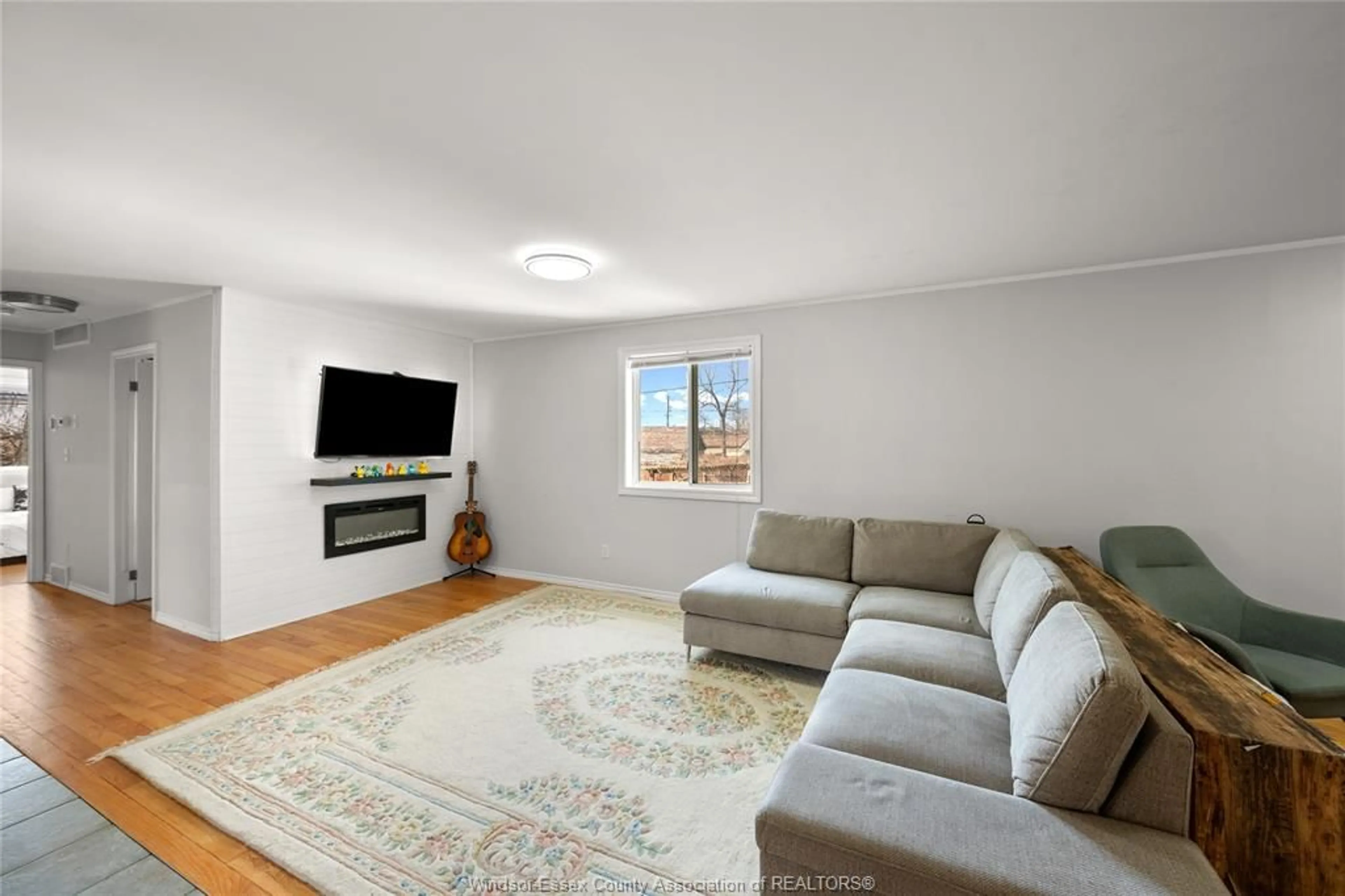 Living room with furniture, unknown for 1537 LANGLOIS Ave, Windsor Ontario N8X 4M3