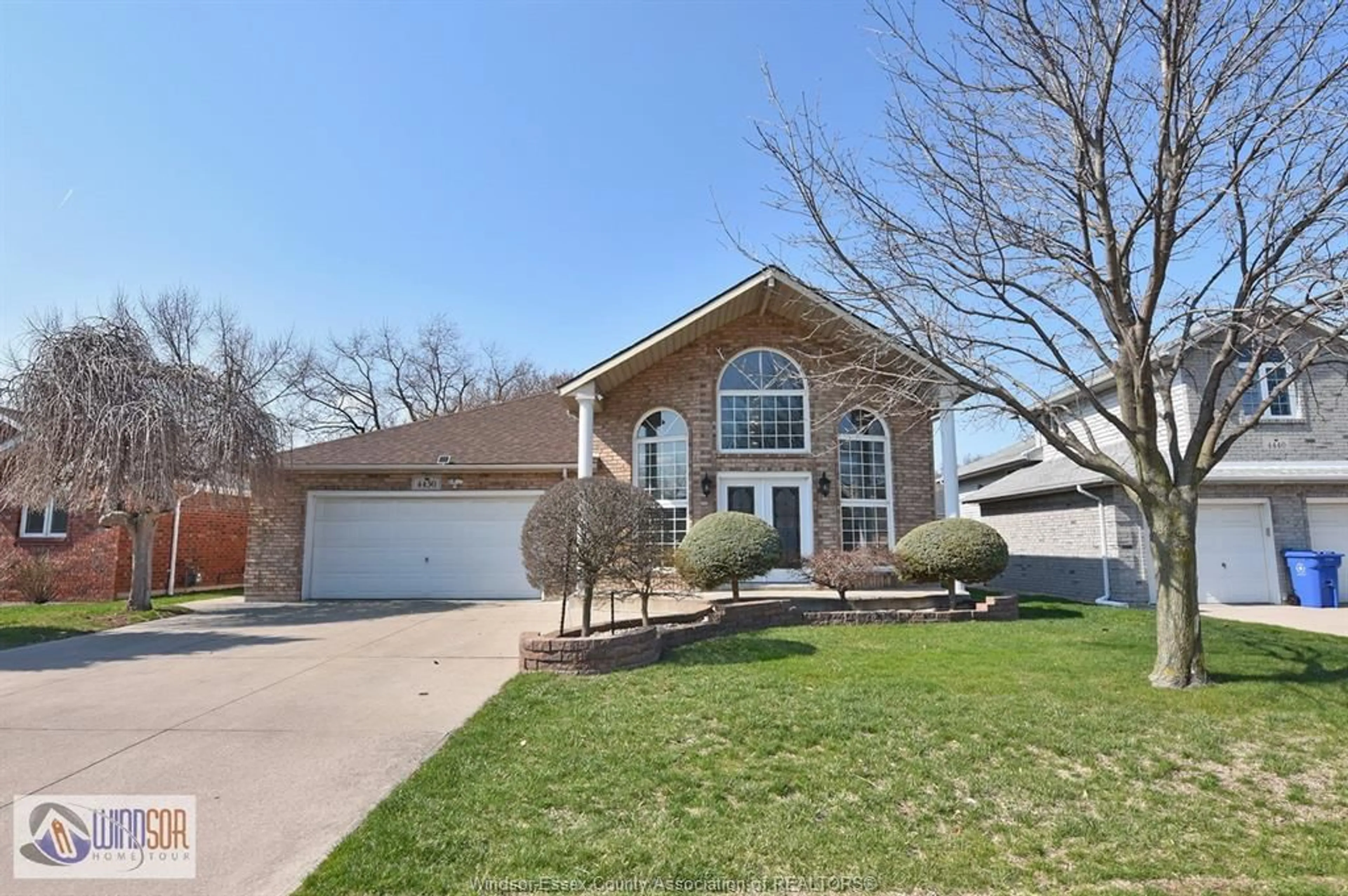 Home with vinyl exterior material, street for 4450 CHERRY HILL RD, Windsor Ontario N9G 2P5