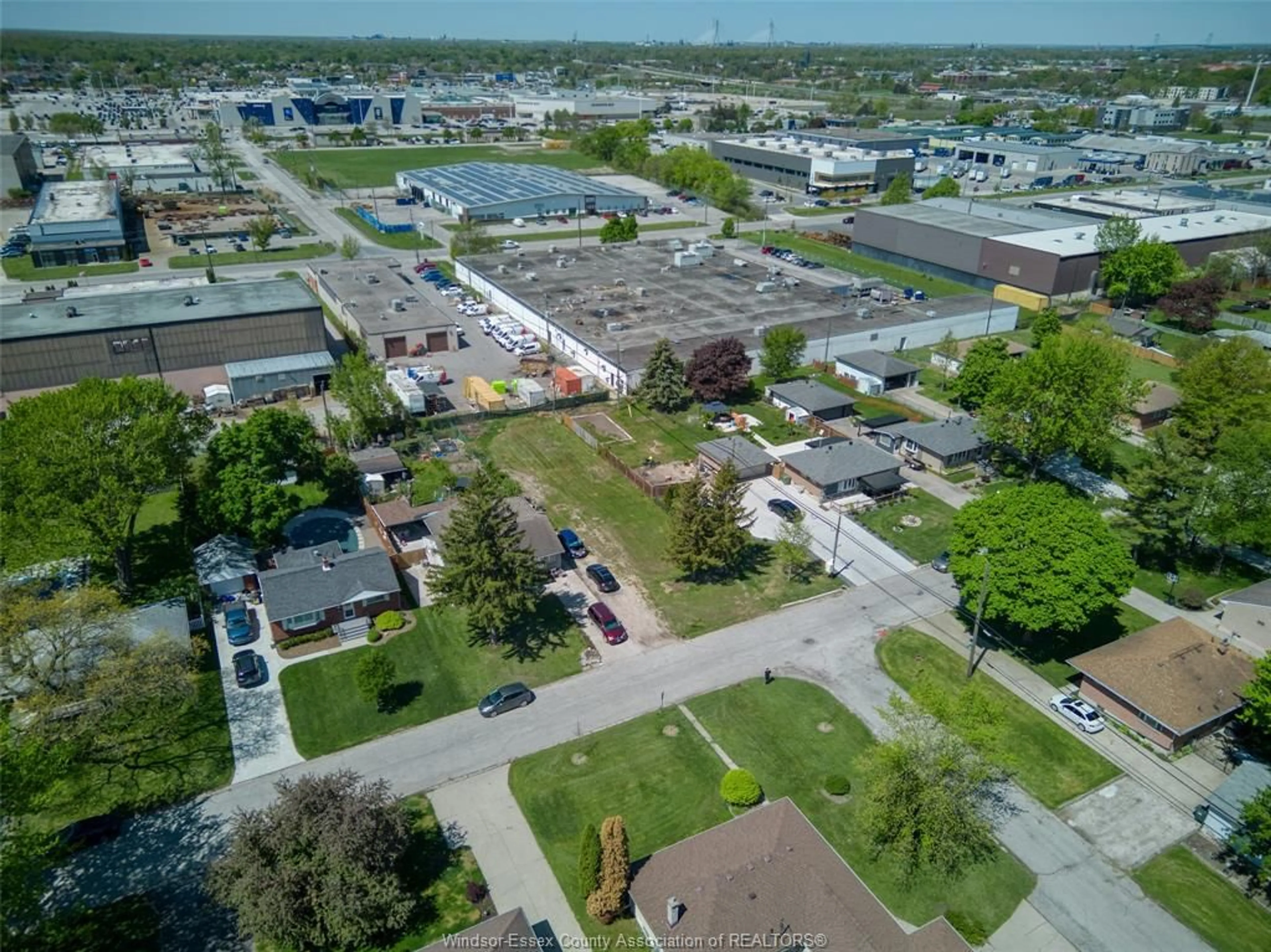 A pic from outside/outdoor area/front of a property/back of a property/a pic from drone, street for 3199 WOODLAWN, Windsor Ontario N8W 2J1