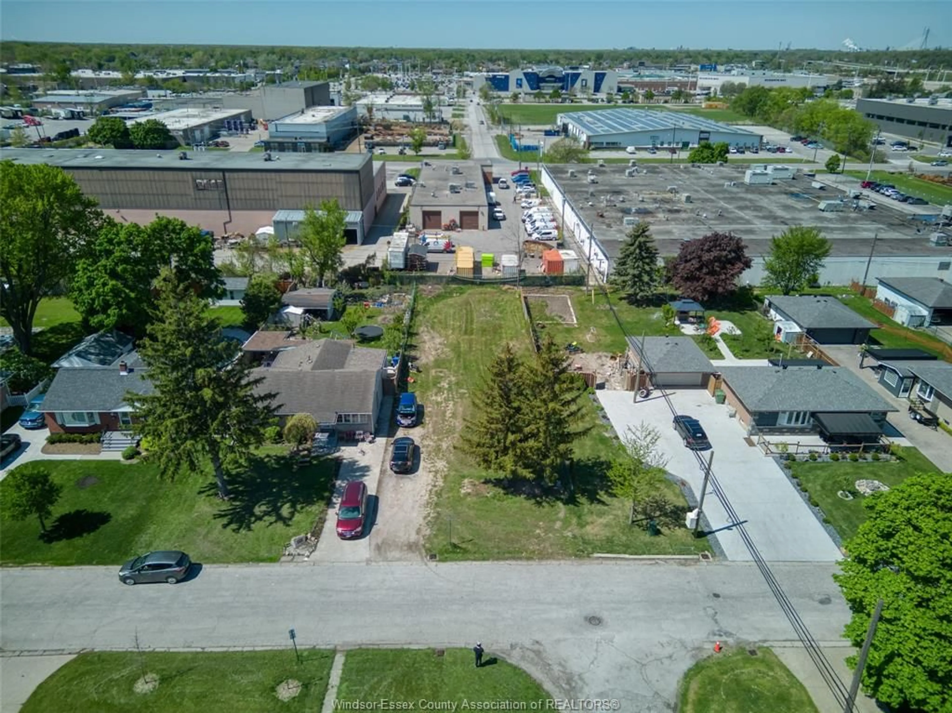 A pic from outside/outdoor area/front of a property/back of a property/a pic from drone, street for 3199 WOODLAWN, Windsor Ontario N8W 2J1
