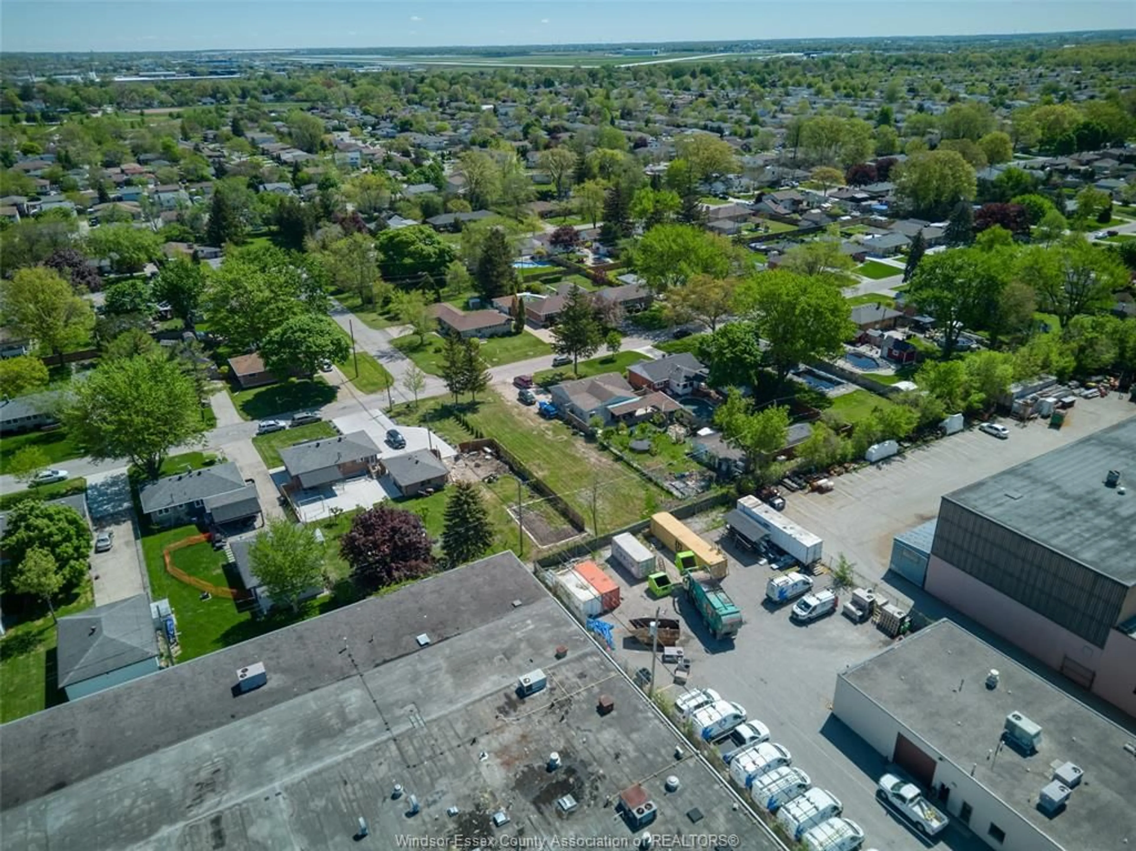 A pic from outside/outdoor area/front of a property/back of a property/a pic from drone, street for 3199 WOODLAWN, Windsor Ontario N8W 2J1
