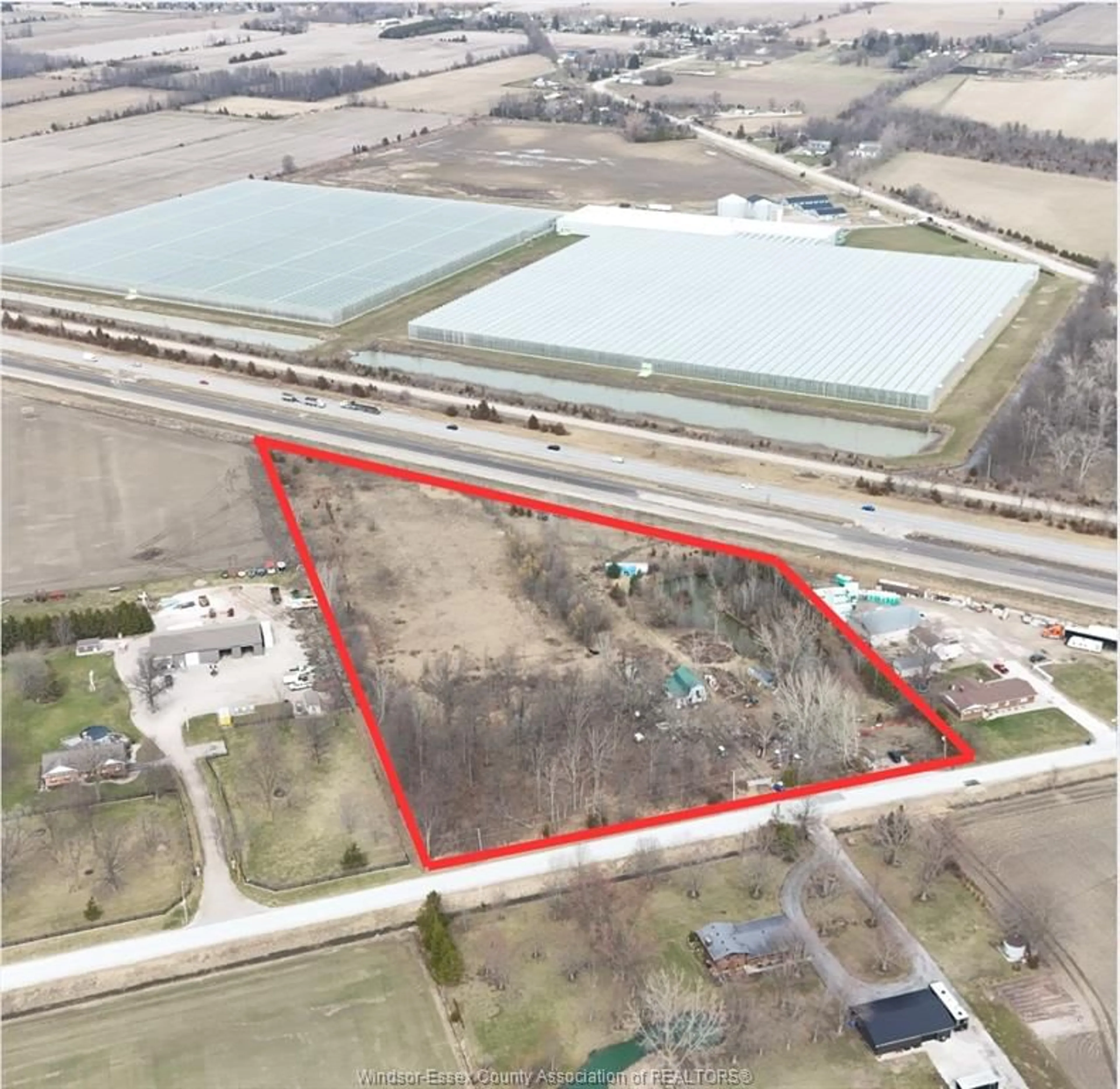 A pic from outside/outdoor area/front of a property/back of a property/a pic from drone, building for 100 ROAD 6, Kingsville Ontario N0R 1B0