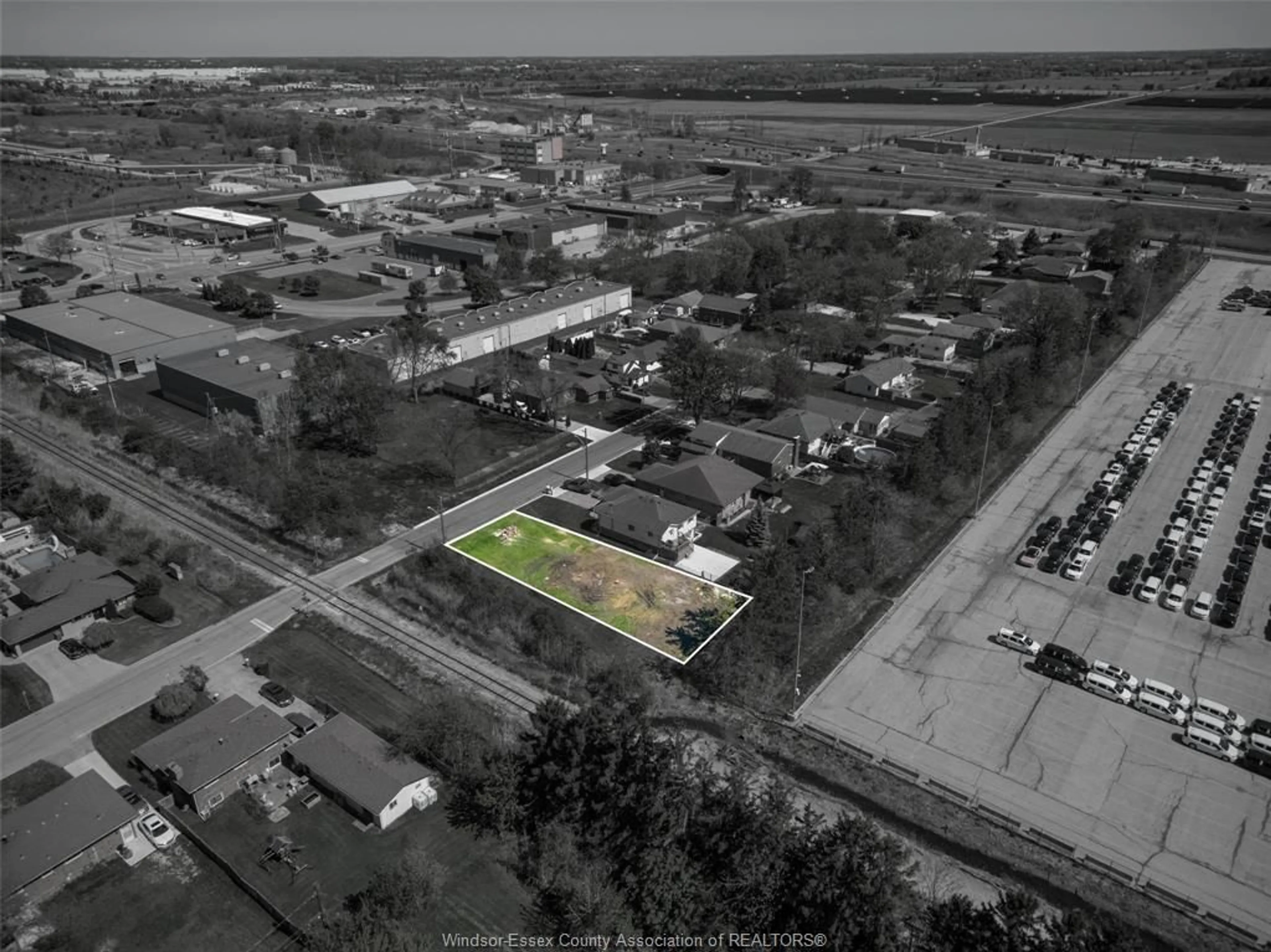 A pic from outside/outdoor area/front of a property/back of a property/a pic from drone, building for 3201 CLEMENCEAU, Windsor Ontario N8T 2R8