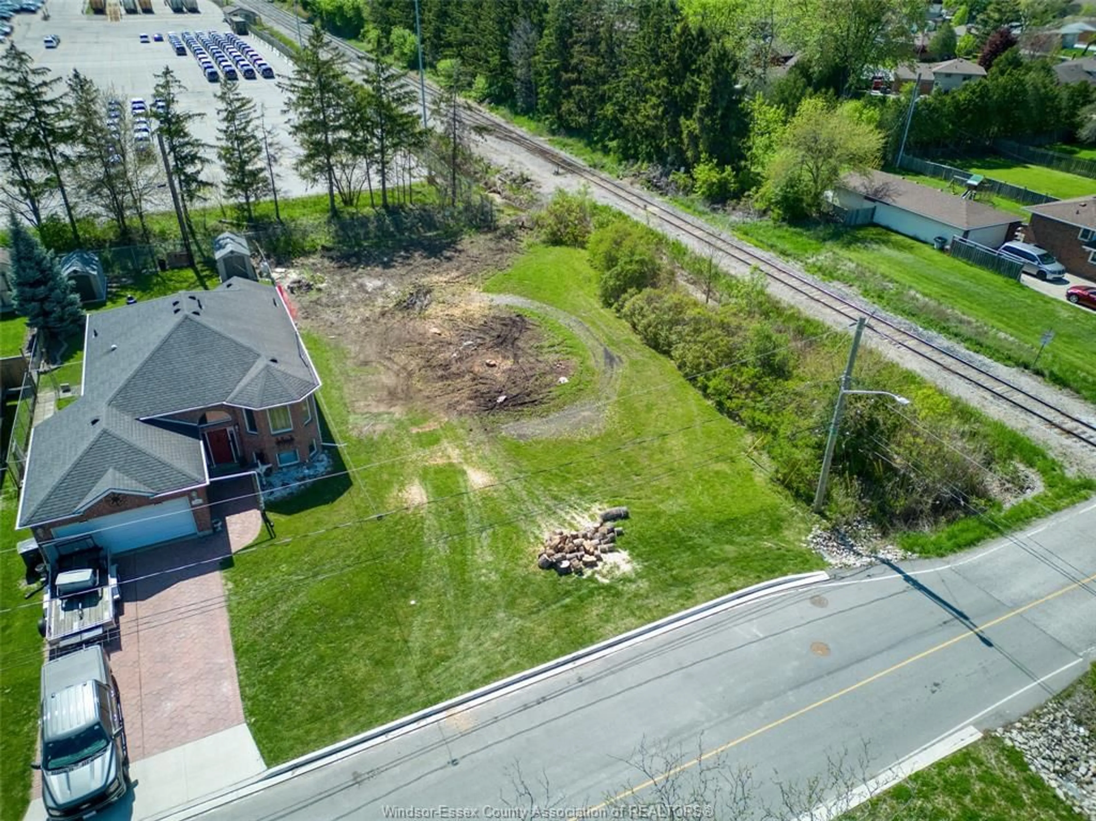 A pic from outside/outdoor area/front of a property/back of a property/a pic from drone, street for 3201 CLEMENCEAU, Windsor Ontario N8T 2R8