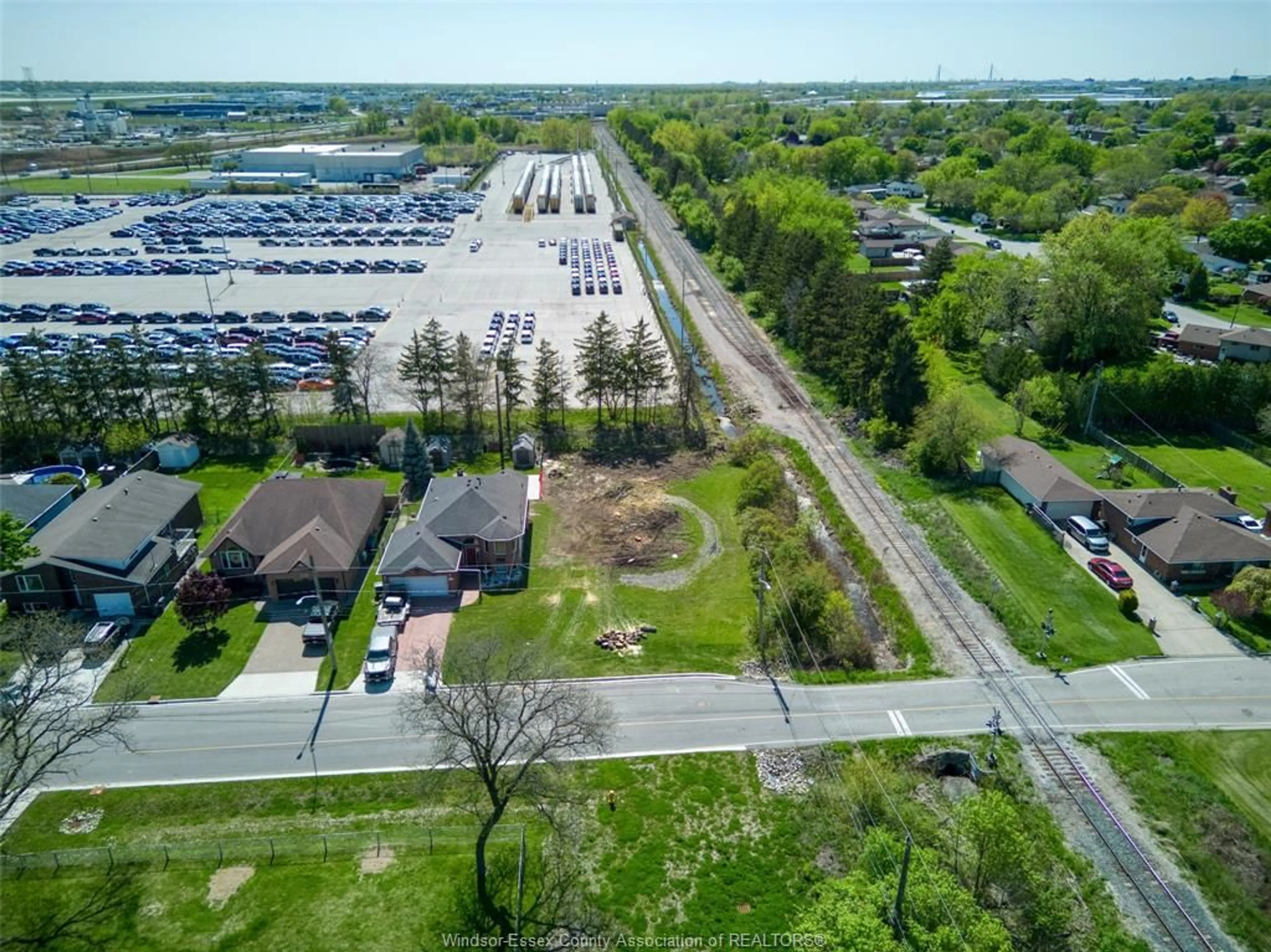 A pic from outside/outdoor area/front of a property/back of a property/a pic from drone, street for 3201 CLEMENCEAU, Windsor Ontario N8T 2R8