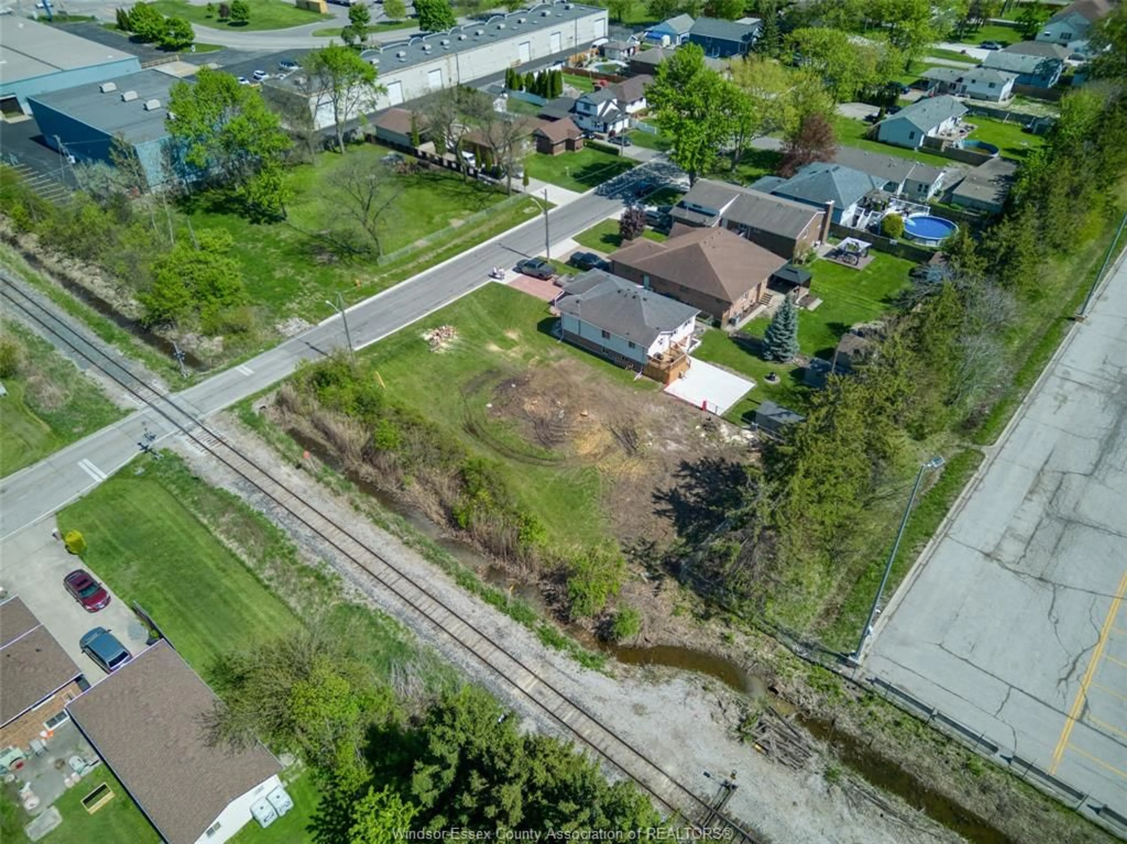 A pic from outside/outdoor area/front of a property/back of a property/a pic from drone, street for 3201 CLEMENCEAU, Windsor Ontario N8T 2R8