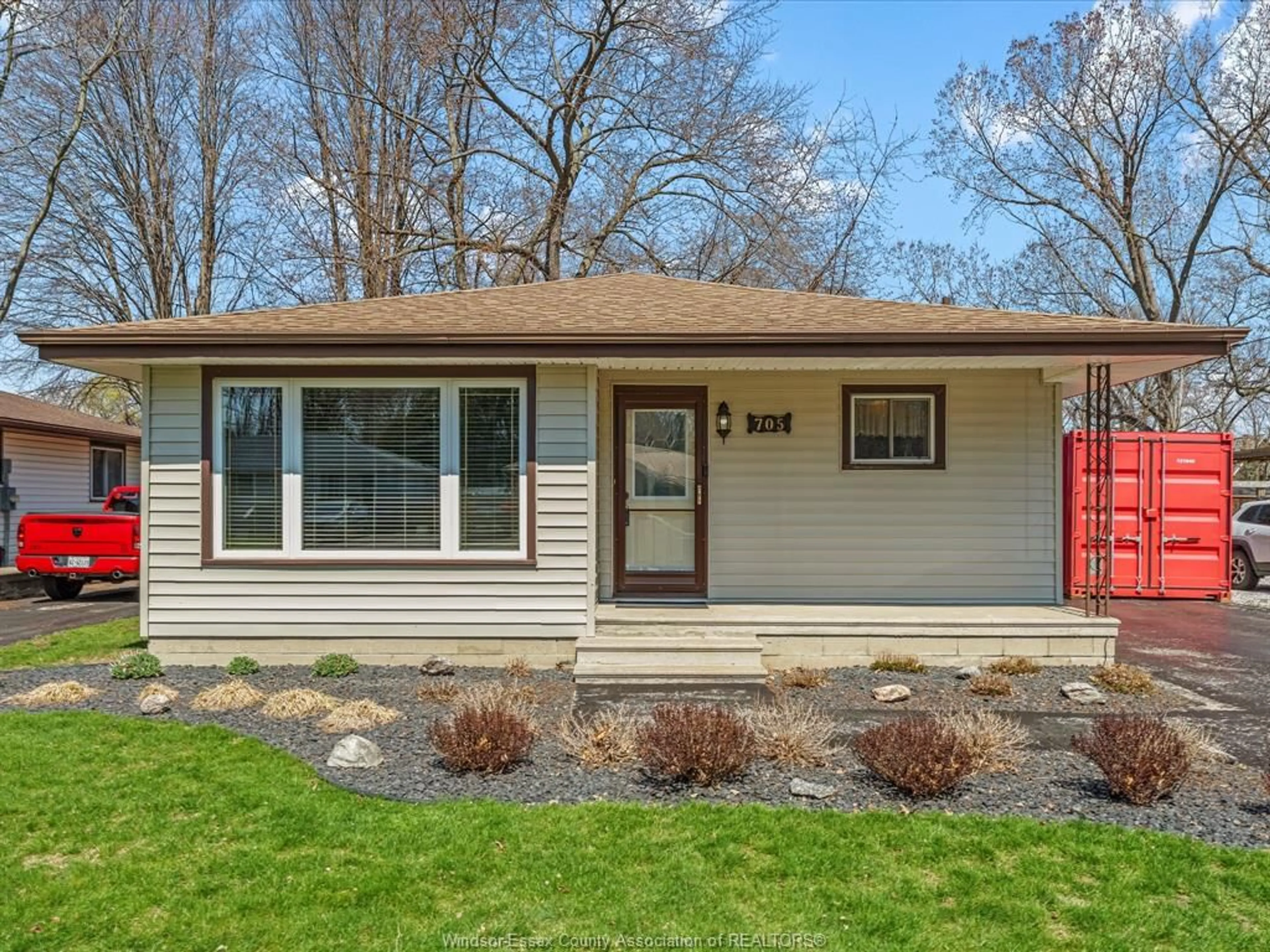 Home with vinyl exterior material, street for 705 Optimist St, Belle River Ontario N8L 0J6