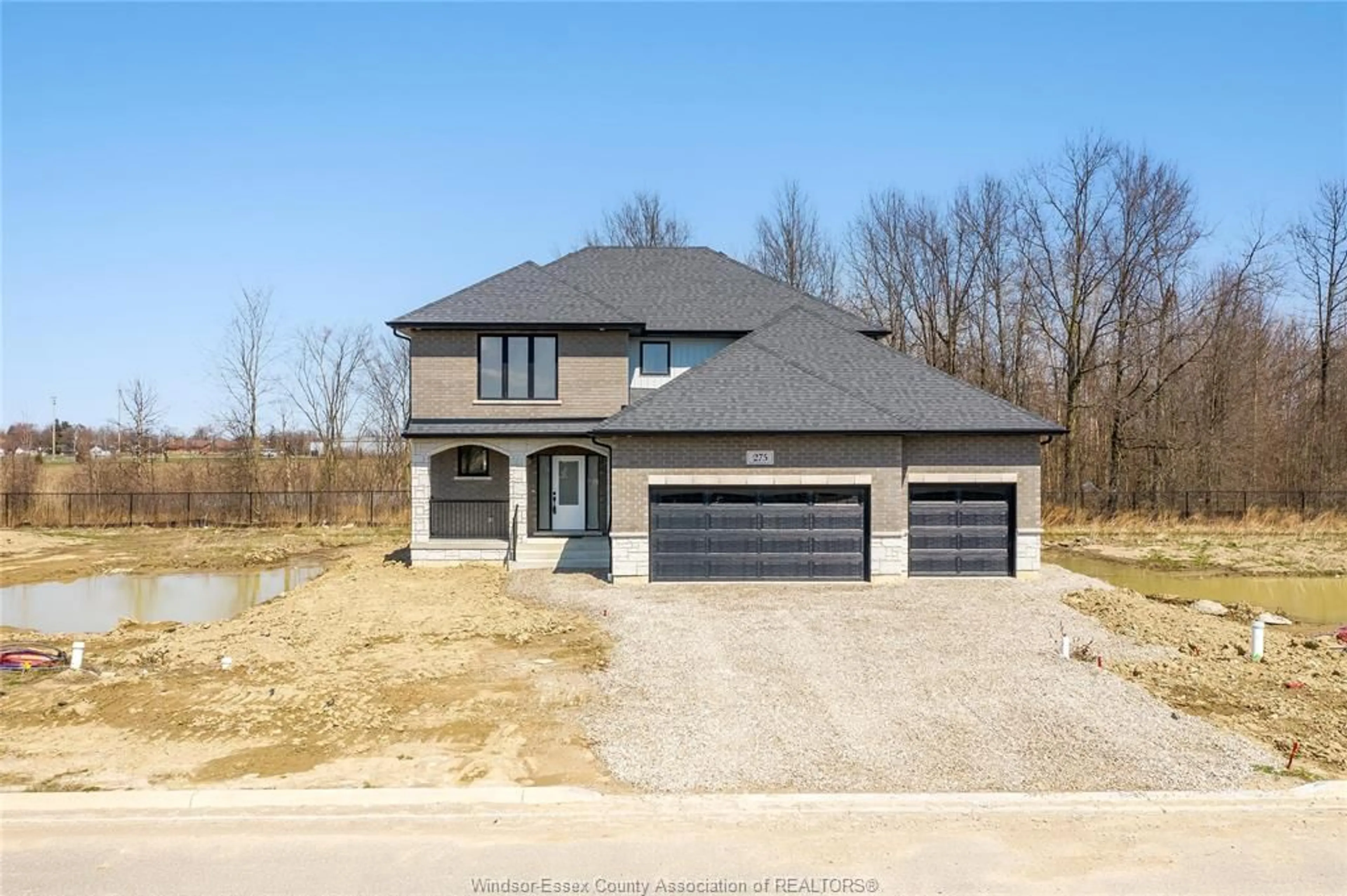 A pic from outside/outdoor area/front of a property/back of a property/a pic from drone, street for 275 DOLORES Ave, Essex Ontario N8M 0C5