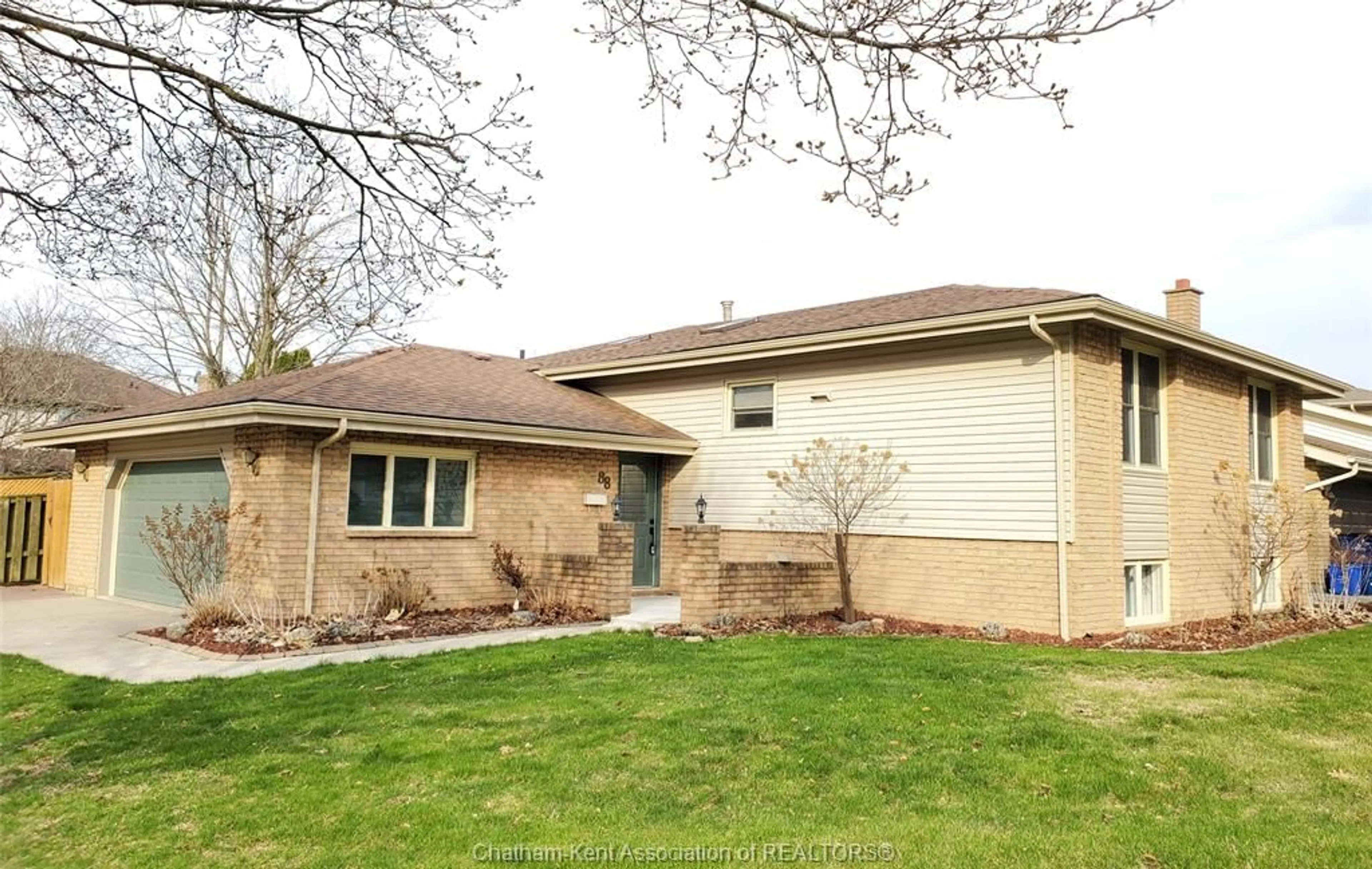 Home with brick exterior material, street for 88 Norway Maple Dr, Chatham Ontario N7L 5E1