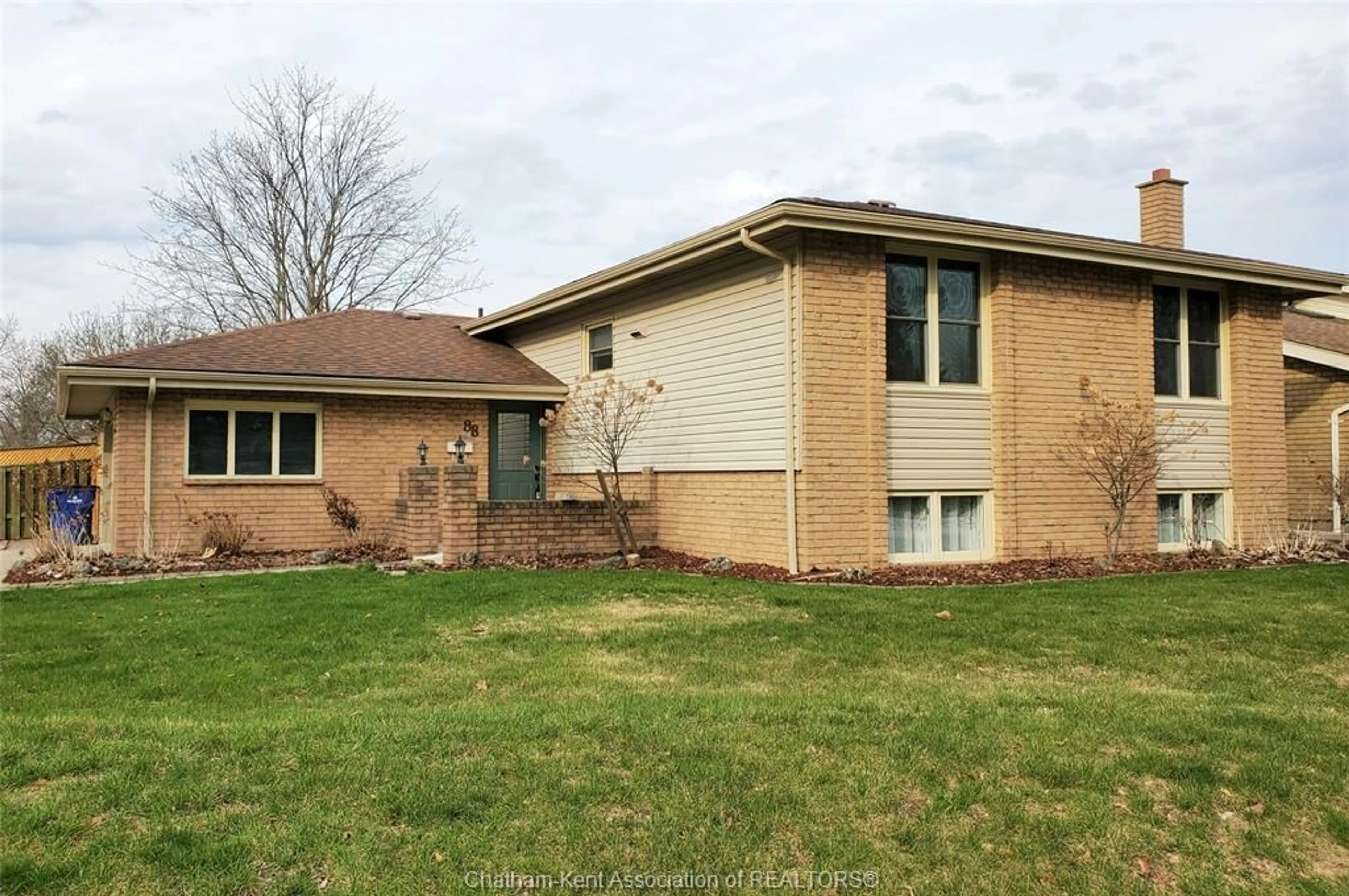 Home with brick exterior material, unknown for 88 Norway Maple Dr, Chatham Ontario N7L 5E1