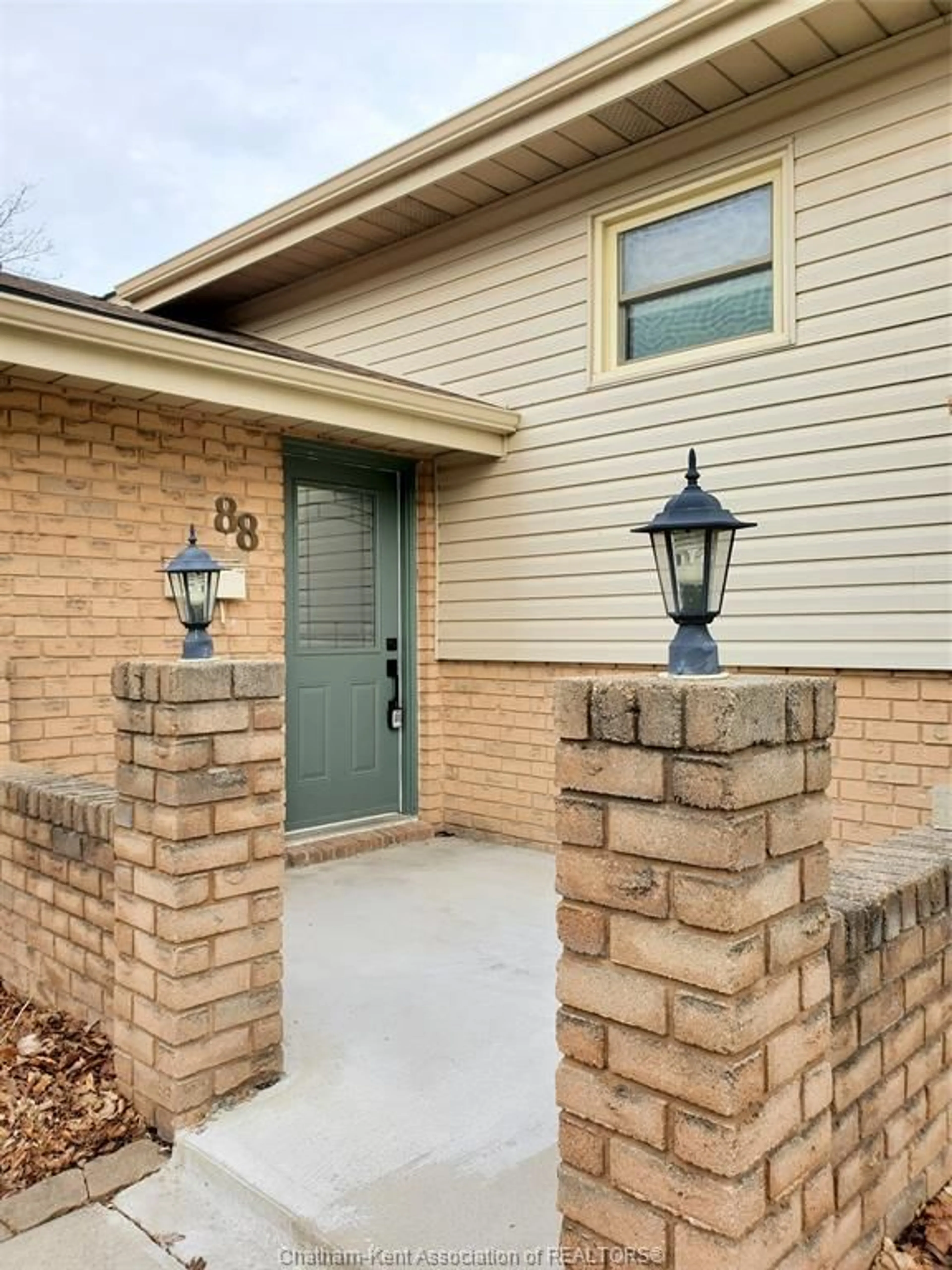 Home with brick exterior material, street for 88 Norway Maple Dr, Chatham Ontario N7L 5E1