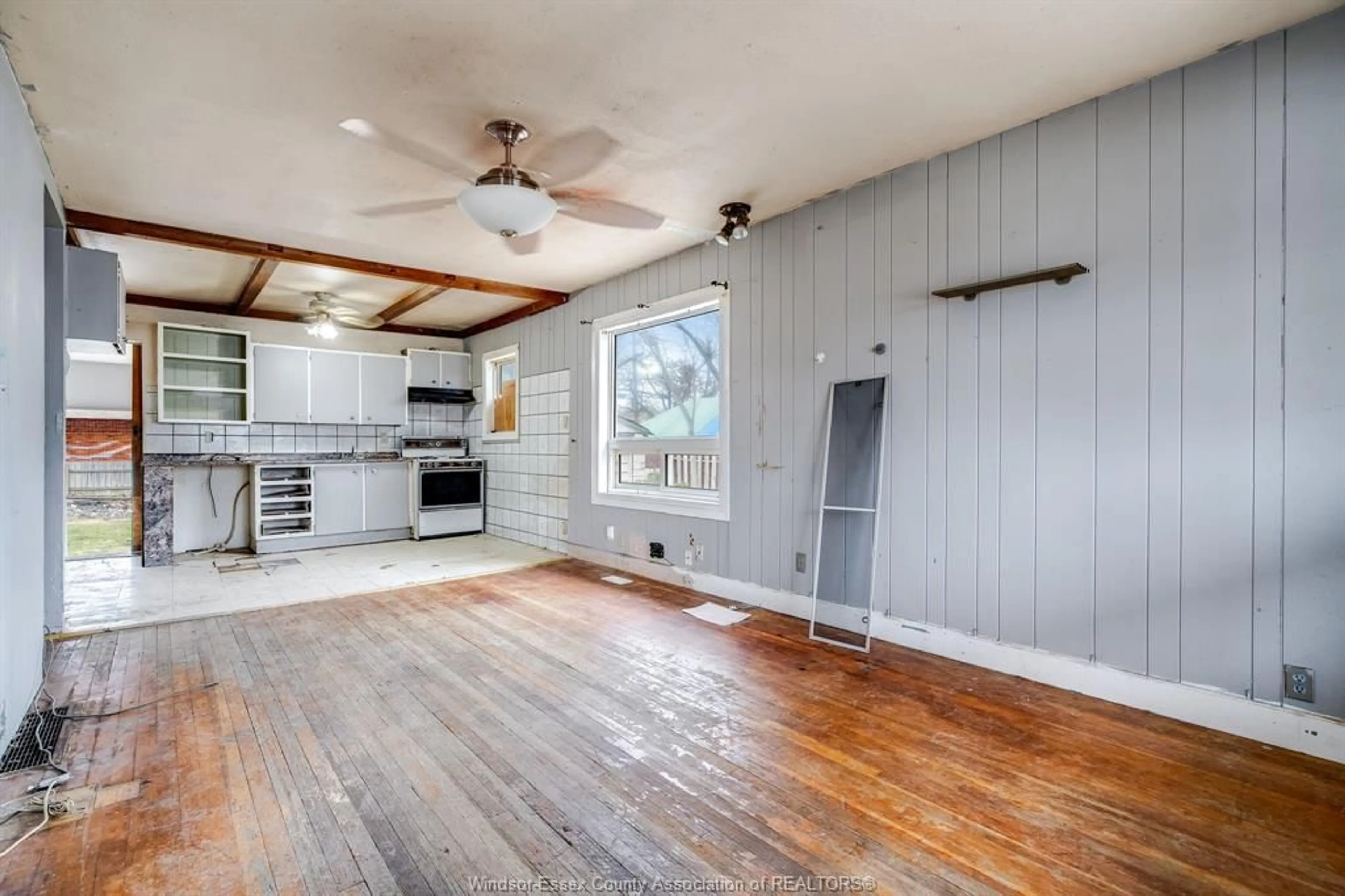 Unknown for 1541 Albert, Windsor Ontario N8Y 3R3