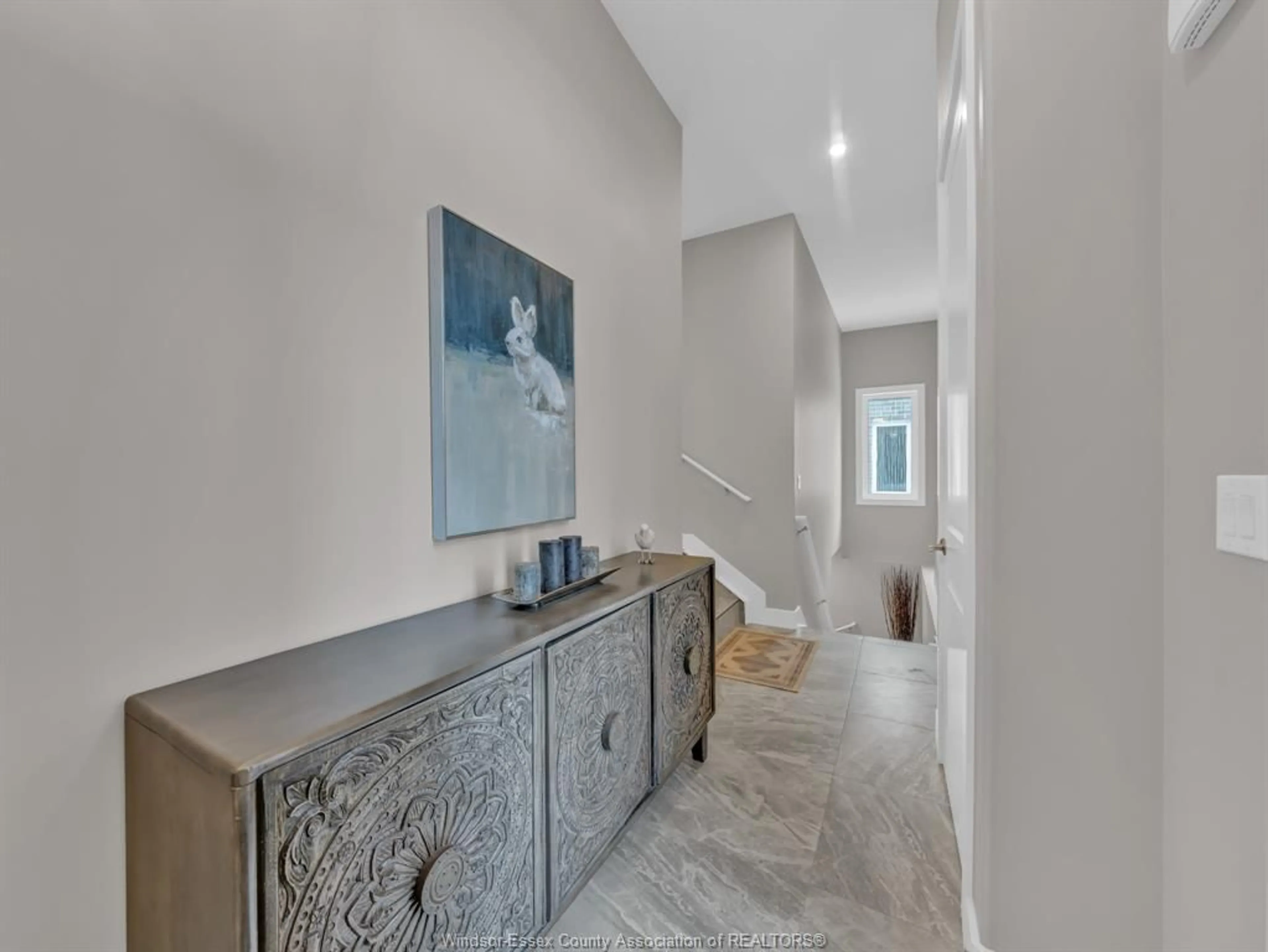 Indoor entryway for 46 DESTINY Dr, Leamington Ontario N8H 0E1