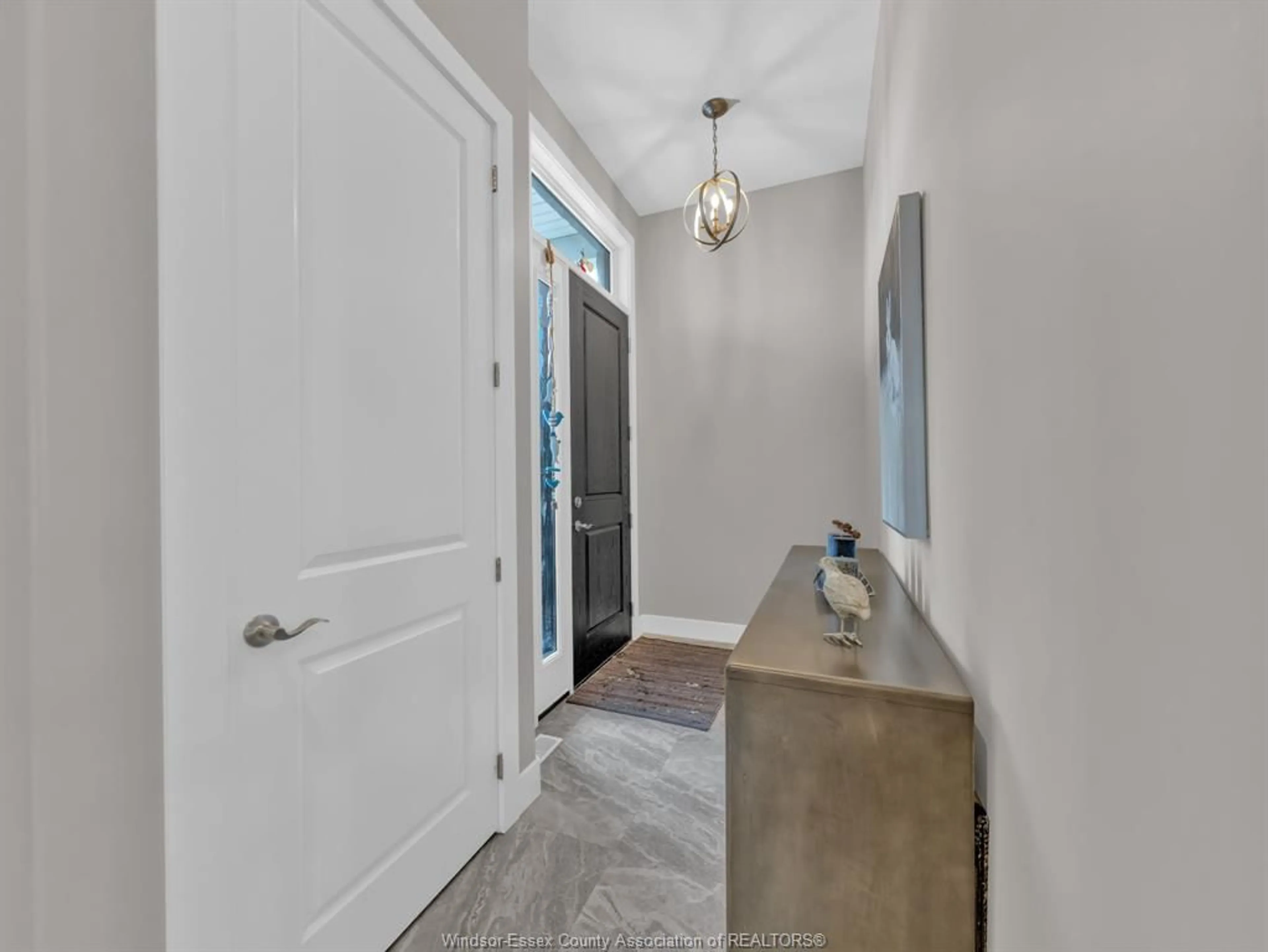 Indoor entryway for 46 DESTINY Dr, Leamington Ontario N8H 0E1