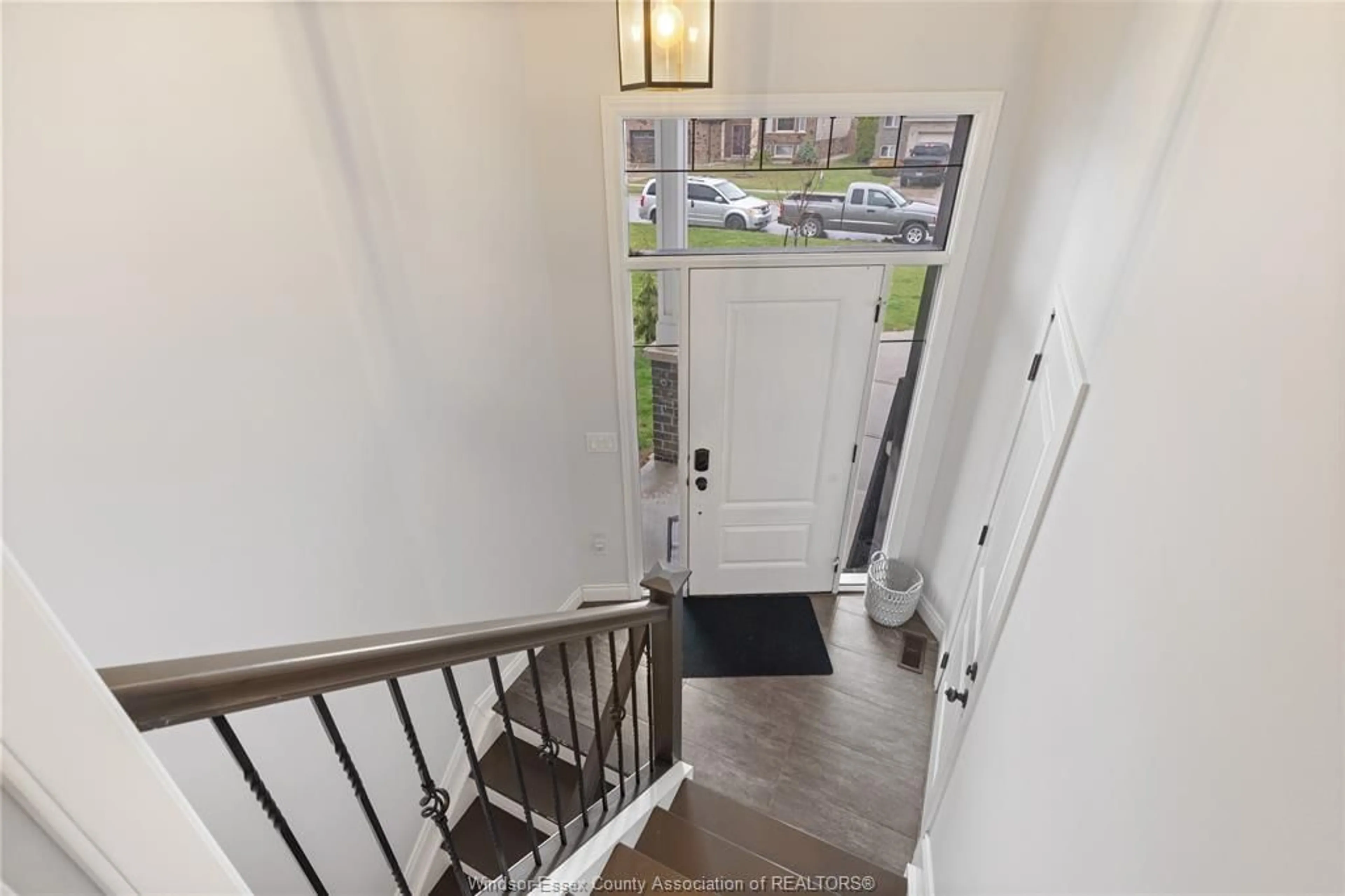 Indoor entryway for 432 ROSEWOOD Dr, Lakeshore Ontario N0R 1A7