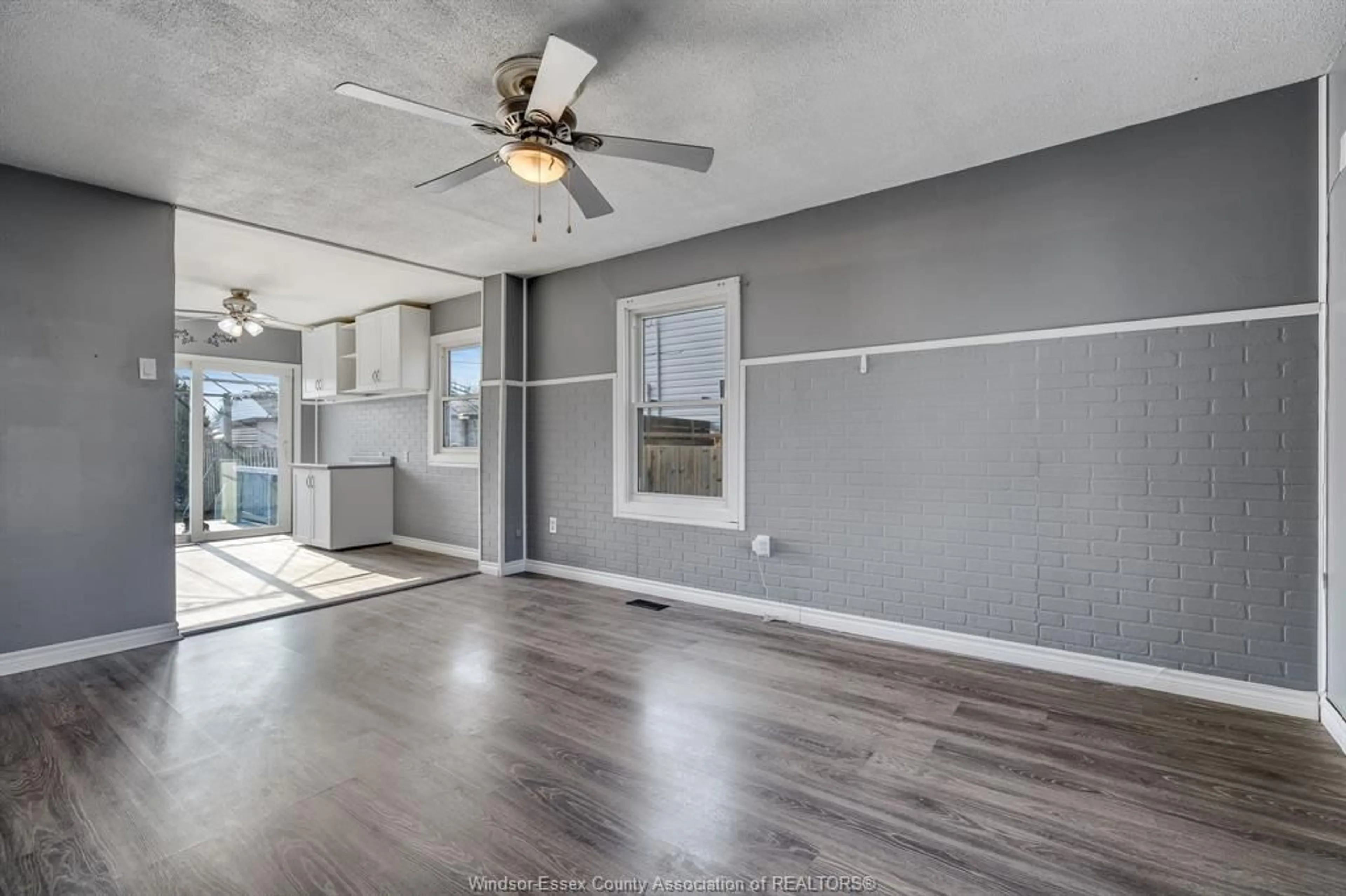 A pic of a room for 3759 Whitney, Windsor Ontario N9C 2C5