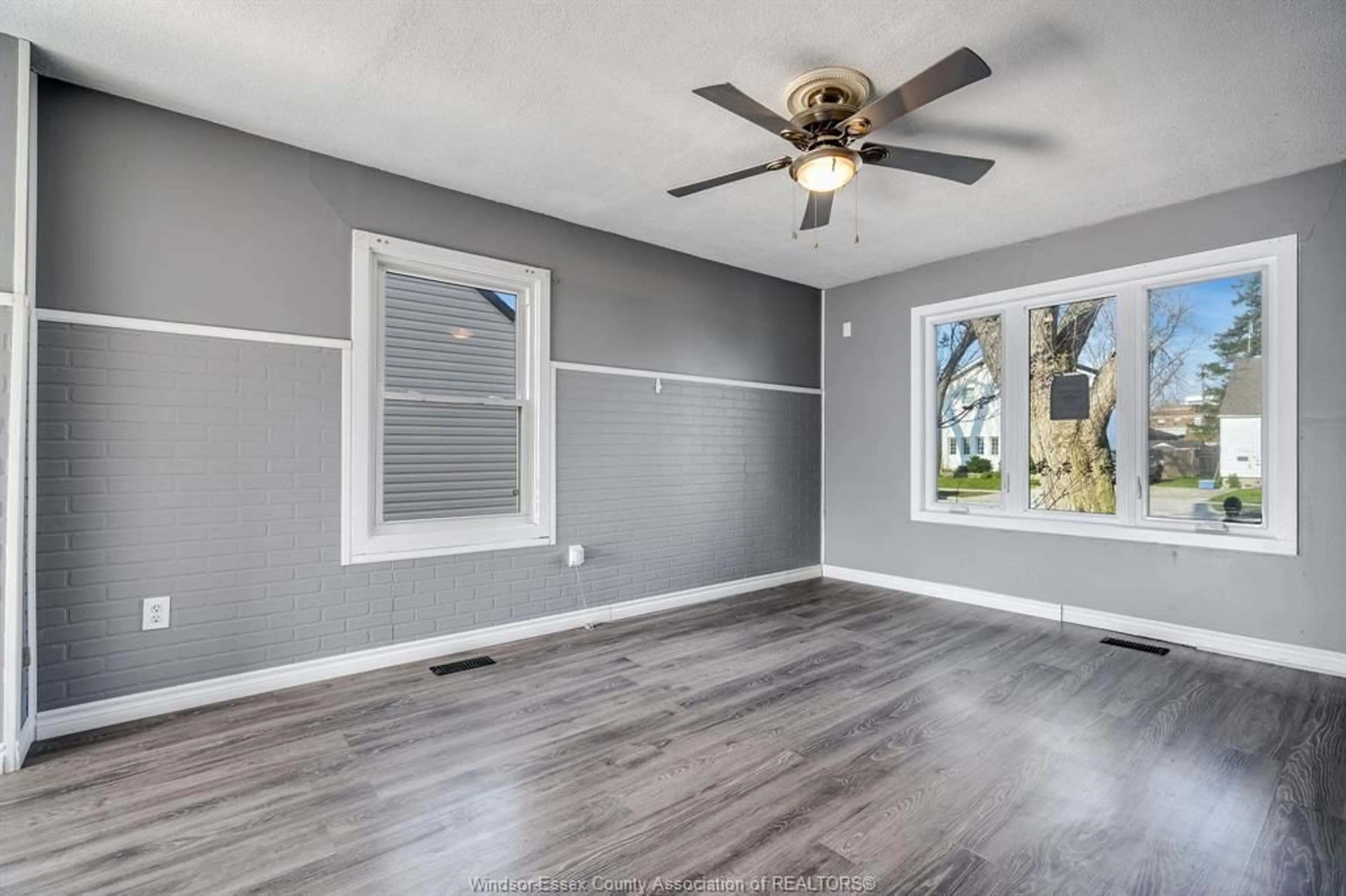 A pic of a room for 3759 Whitney, Windsor Ontario N9C 2C5