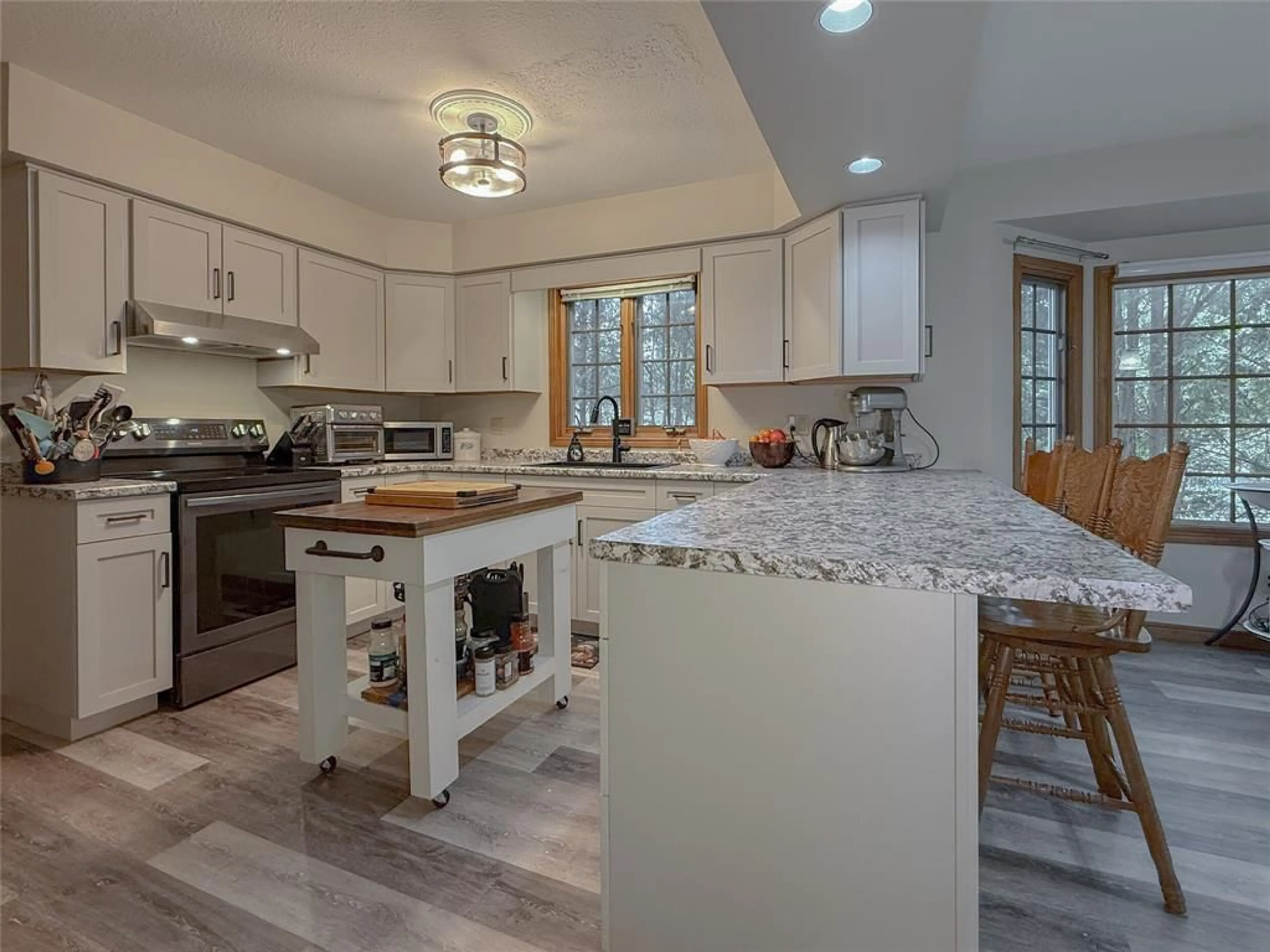 Open concept kitchen, ceramic/tile floor for 518 CAMDEN St, Dresden Ontario N0P 1M0