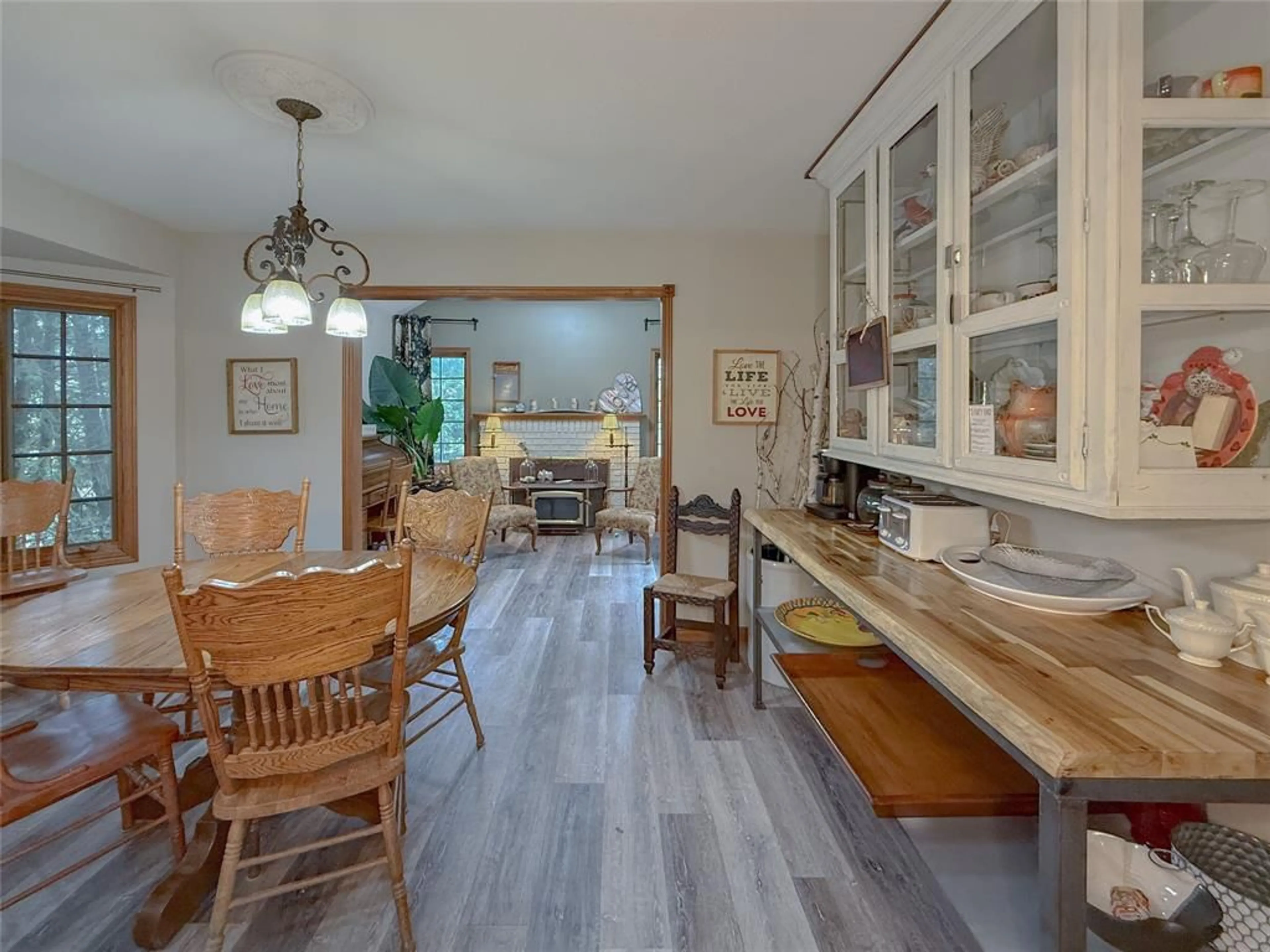 Open concept kitchen, unknown for 518 CAMDEN St, Dresden Ontario N0P 1M0