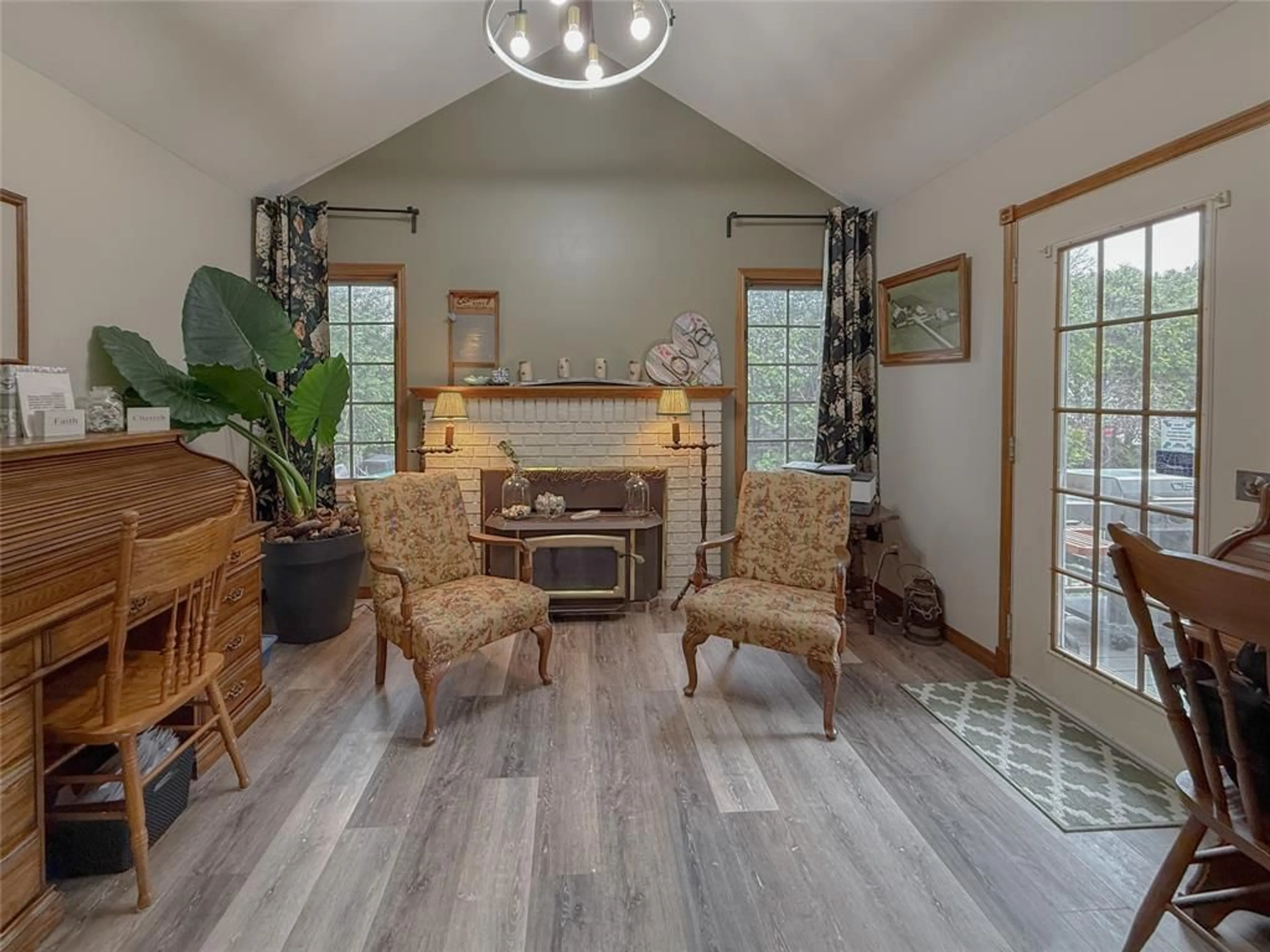 Living room with furniture, unknown for 518 CAMDEN St, Dresden Ontario N0P 1M0