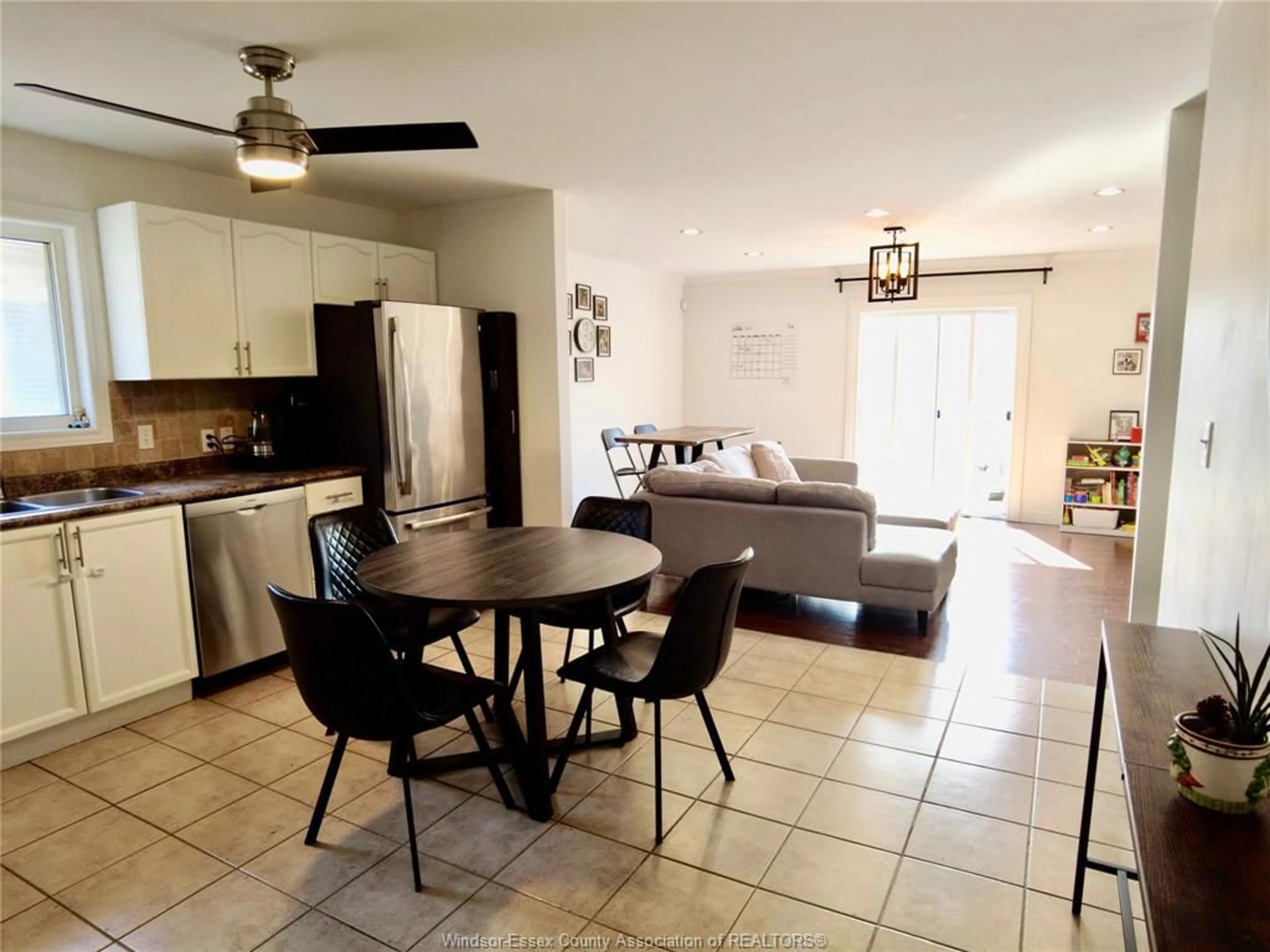 Open concept kitchen, ceramic/tile floor for 2437 LUXURY Ave, Windsor Ontario N8P 1S8