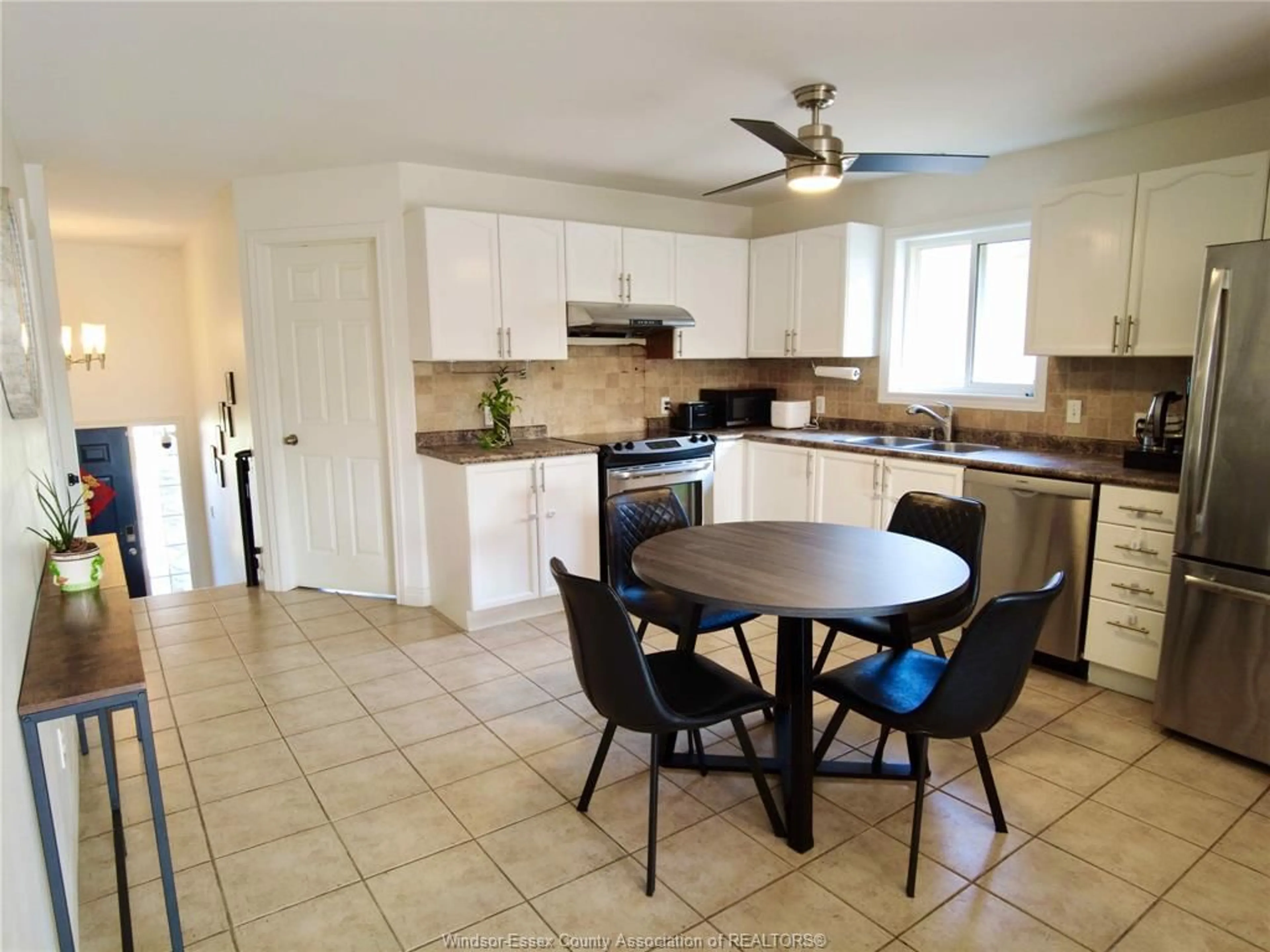 Open concept kitchen, ceramic/tile floor for 2437 LUXURY Ave, Windsor Ontario N8P 1S8